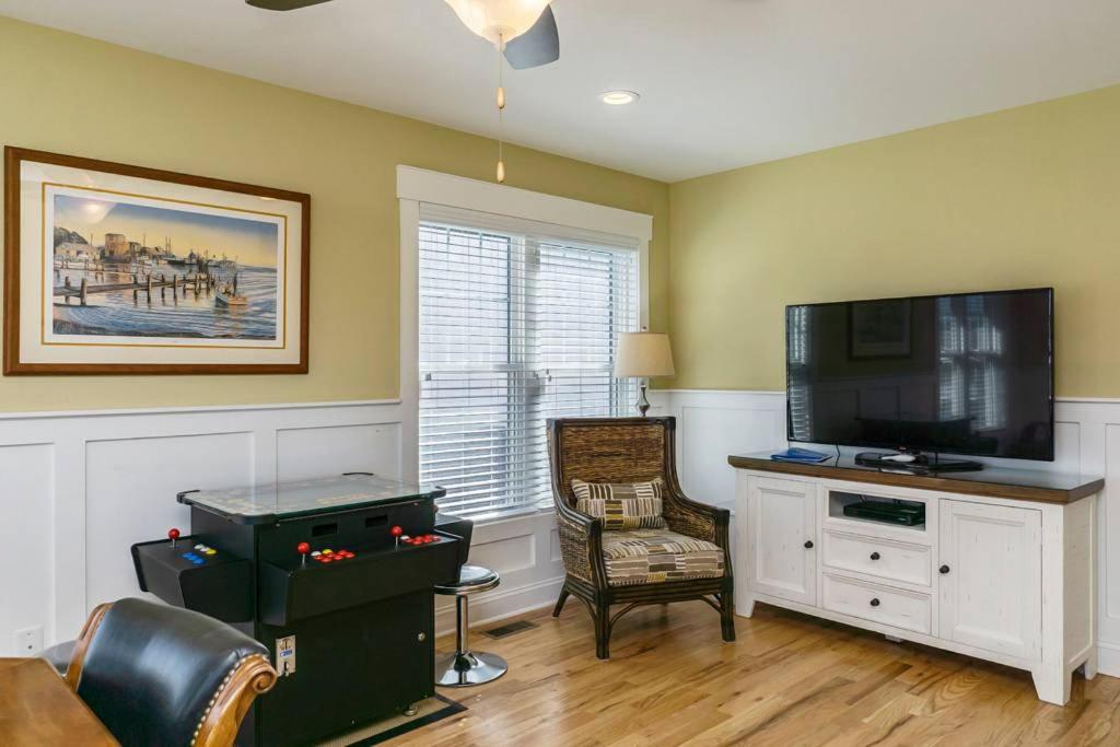Beautiful ocean view property that will accommodate large groups. You Name It