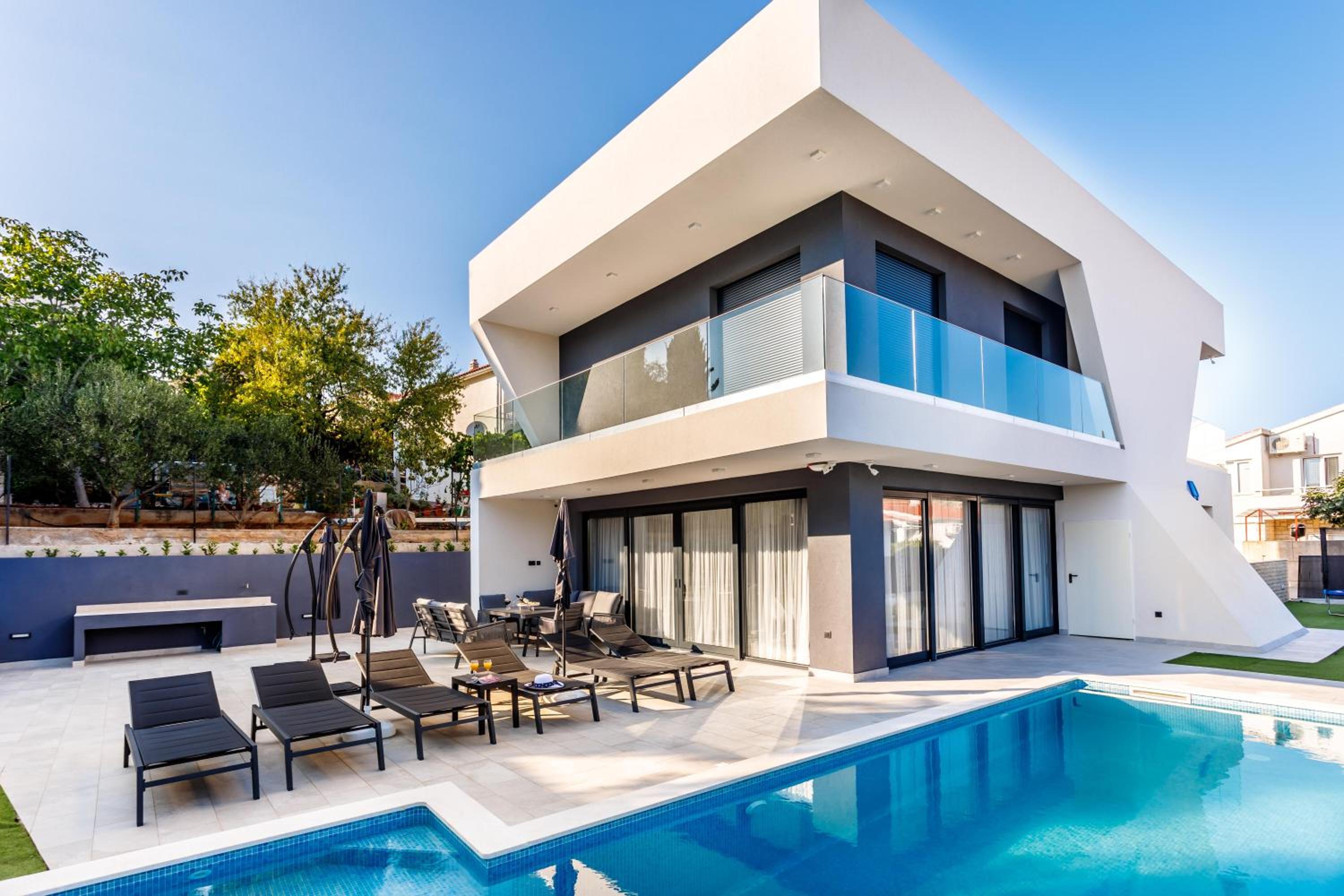 Villa Skyline- near beach and city center with heated pool view 3