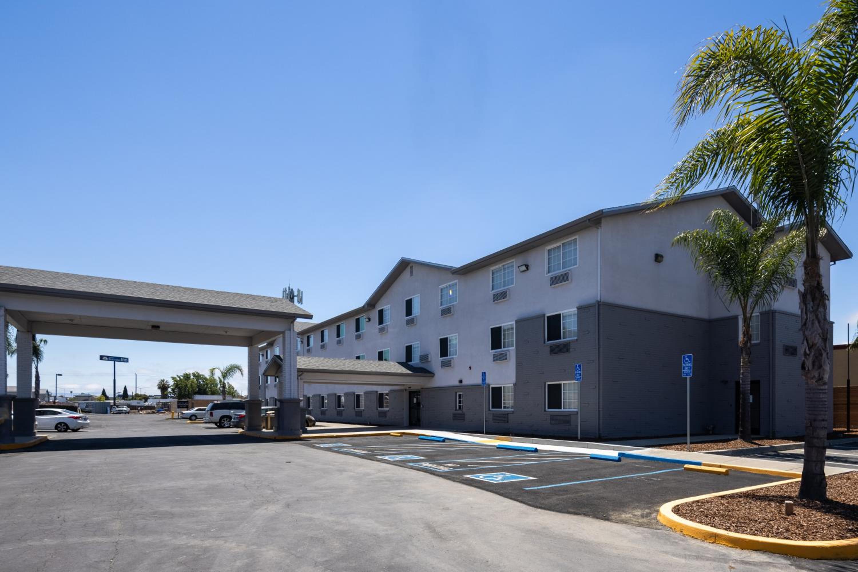 San Jose Vacations - Comfort Inn - Property Image 1