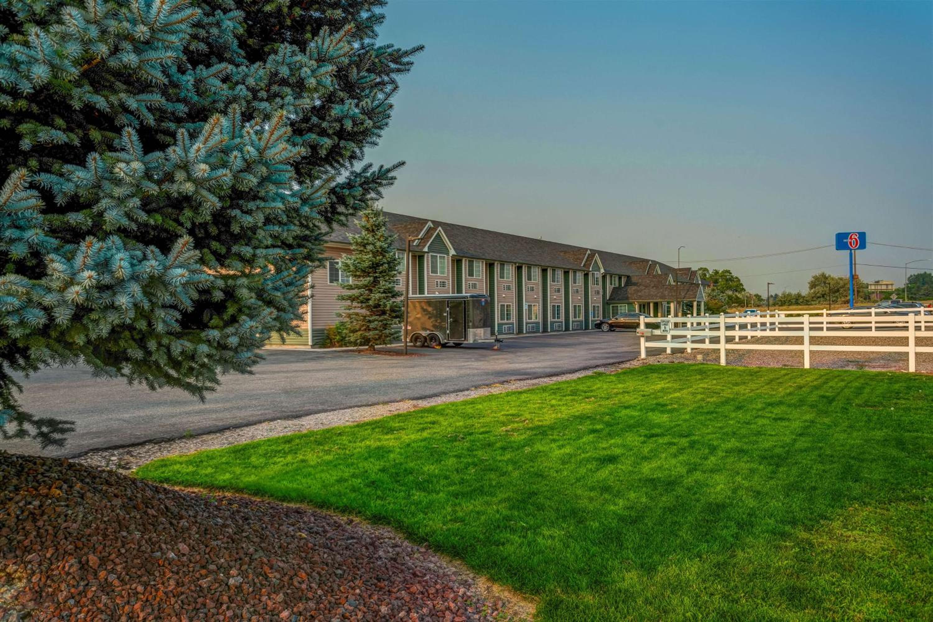 Hotel Motel 6-Idaho Falls, ID - Snake River - Image 1