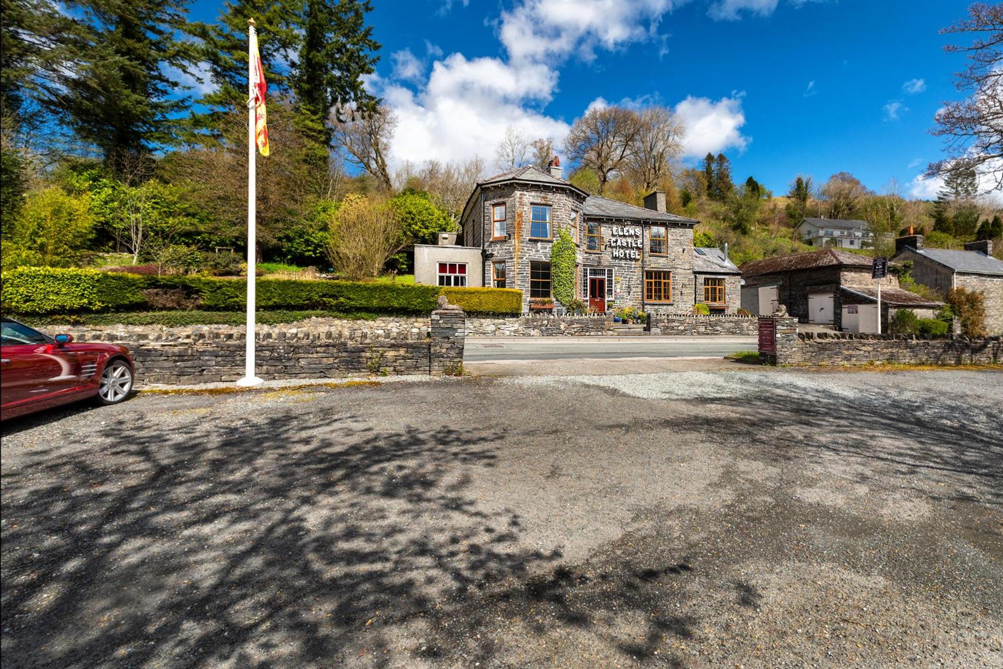 Elen's Castle Bed, Breakfast and Bar