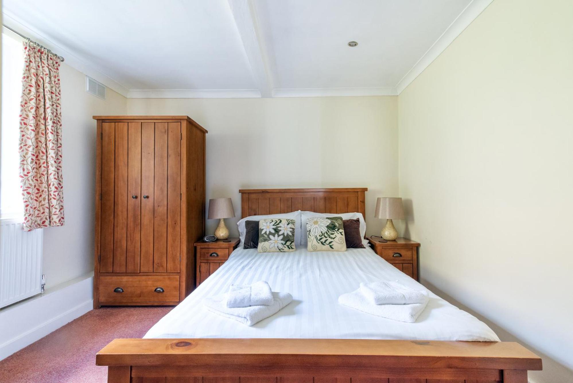 Elen's Castle Bed, Breakfast and Bar