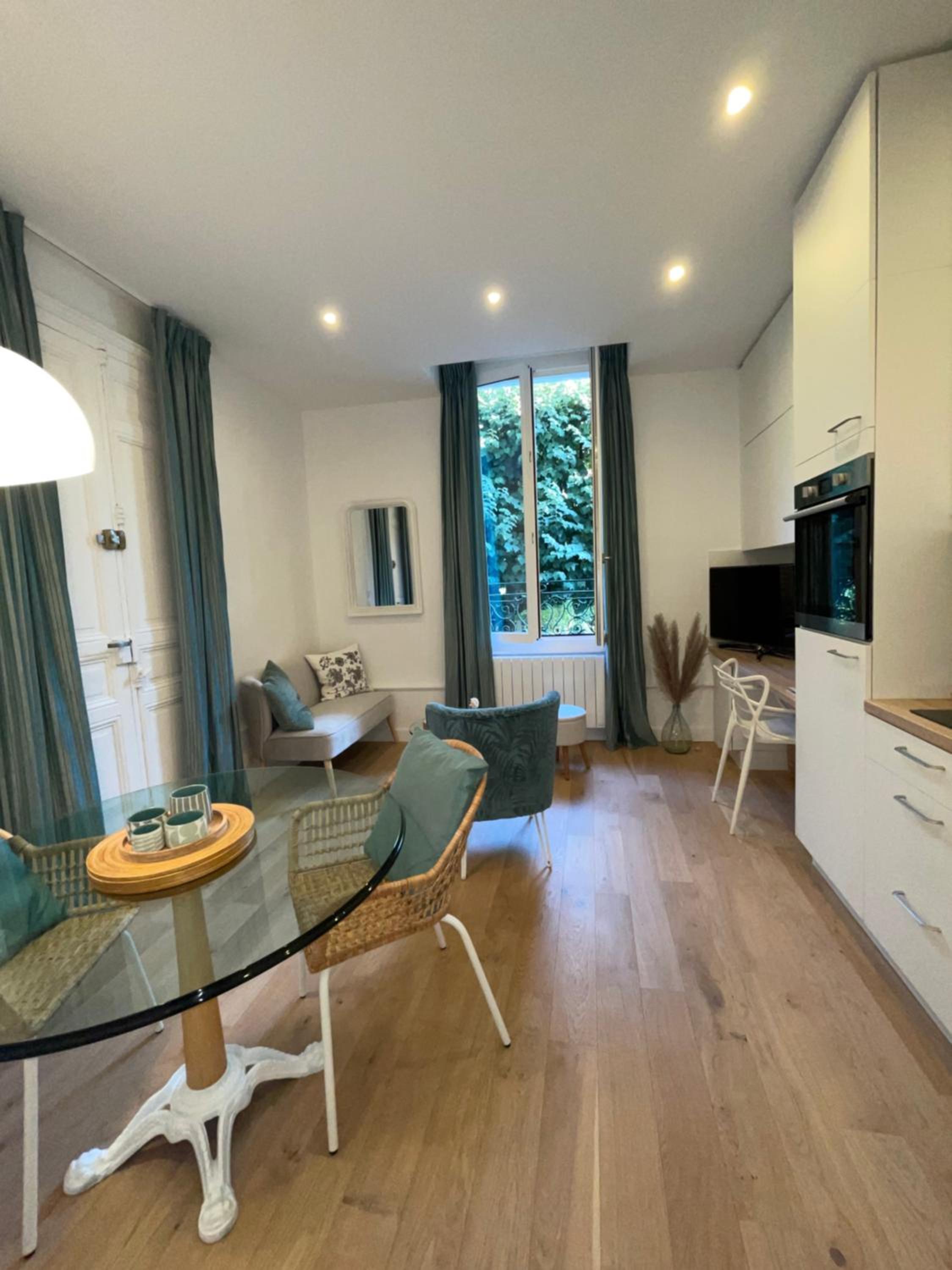 Appartement François 1er view 2