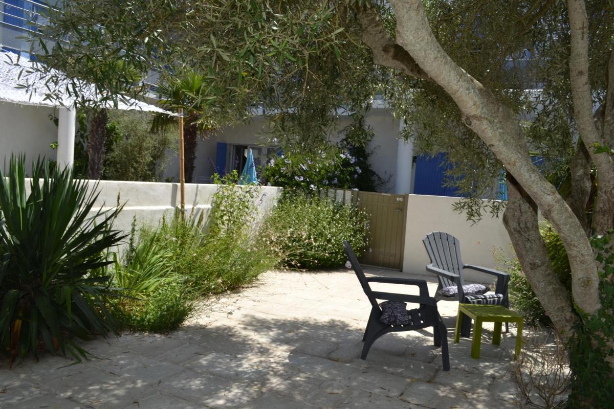 outdoor BBQ area