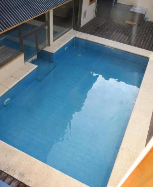 Departamento con pileta climatizada Roca