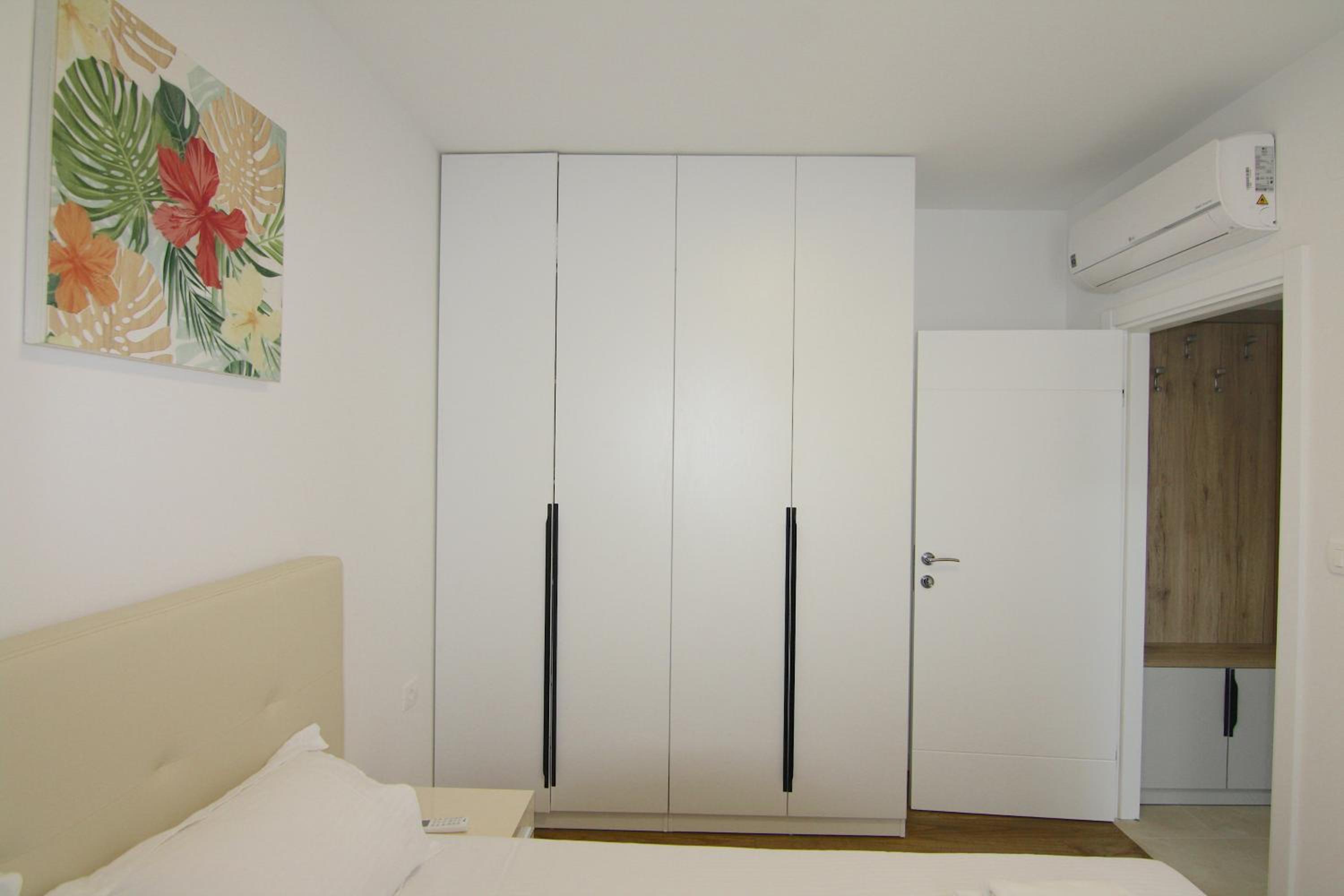Apartments LORA Zmajeva, 7