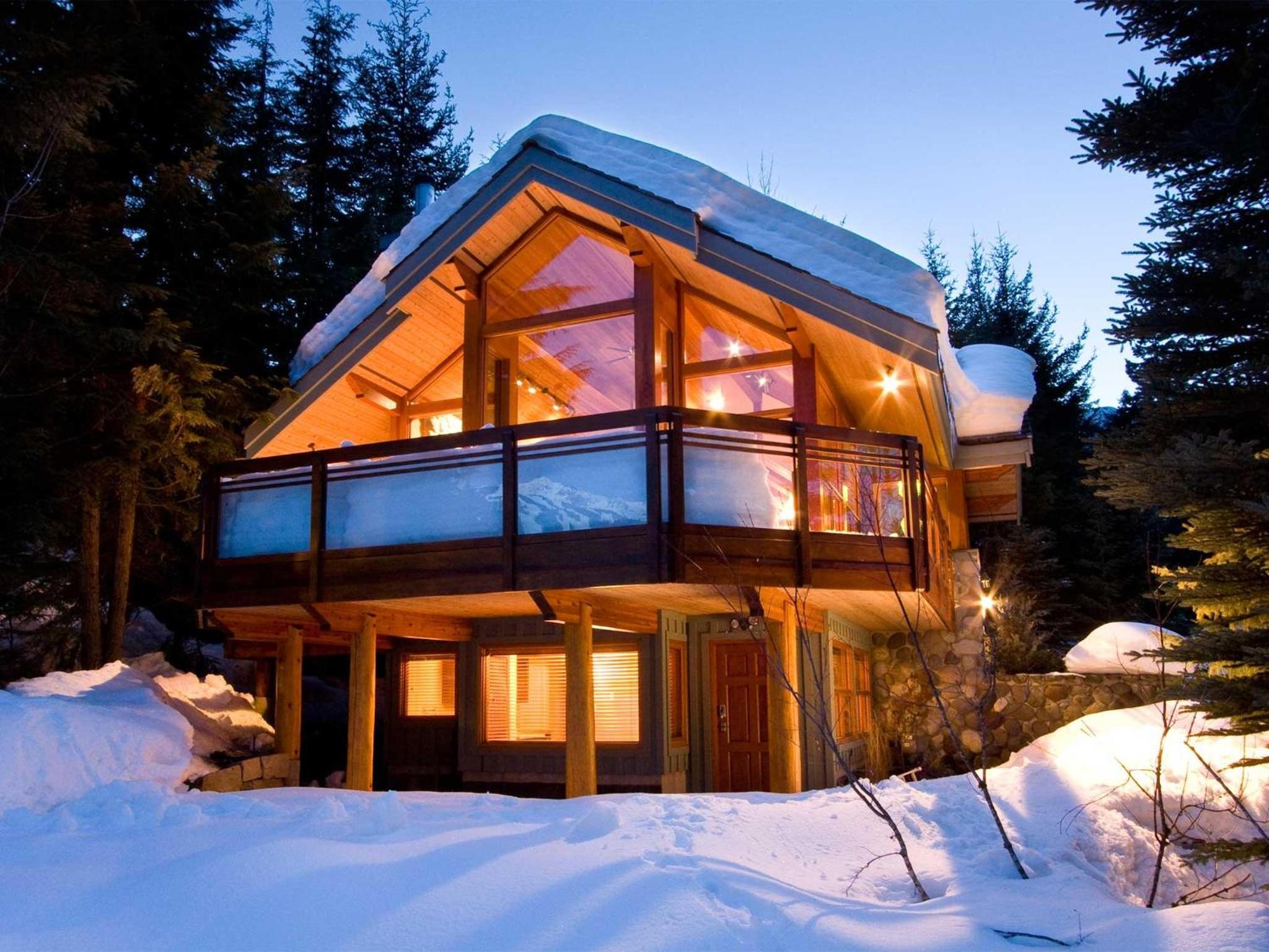 Luxury 5 Bedroom Blueberry Chalet view 3