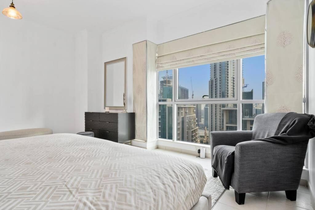 Spectacular Burj & Fountain View - Luxurious 3 Bedrooms & Maids room - The Residences