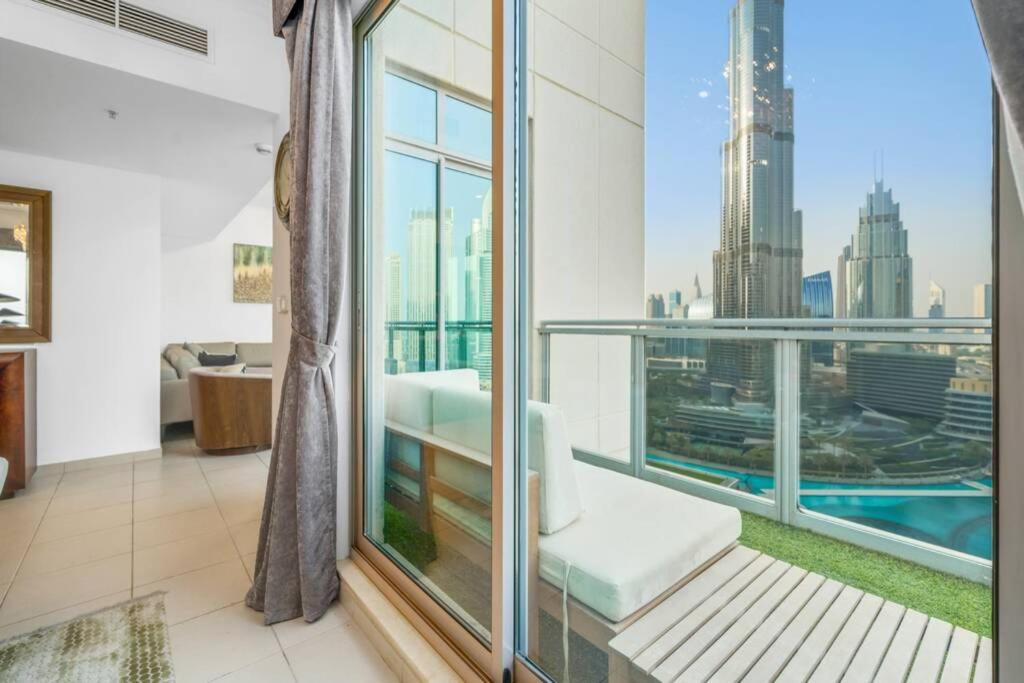 Spectacular Burj & Fountain View - Luxurious 3 Bedrooms & Maids room - The Residences