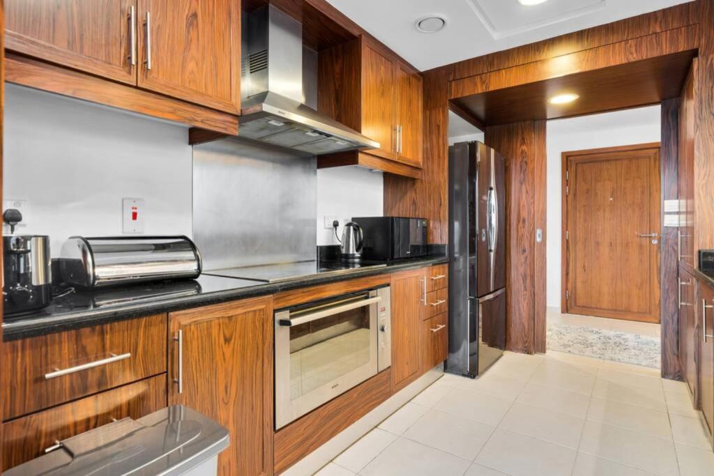 Spectacular Burj & Fountain View - Luxurious 3 Bedrooms & Maids room - The Residences