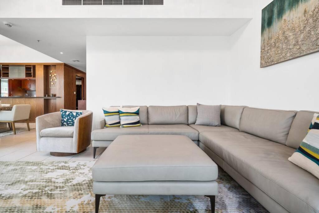 Spectacular Burj & Fountain View - Luxurious 3 Bedrooms & Maids room - The Residences