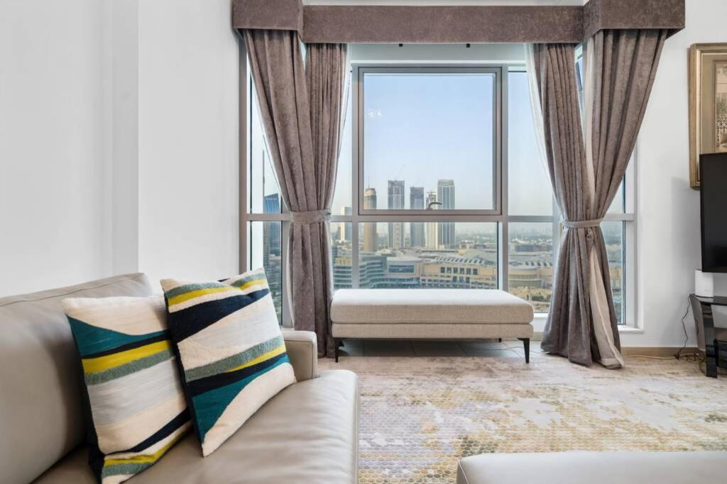 Spectacular Burj & Fountain View - Luxurious 3 Bedrooms & Maids room - The Residences