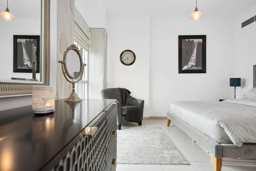 Spectacular Burj & Fountain View - Luxurious 3 Bedrooms & Maids room - The Residences