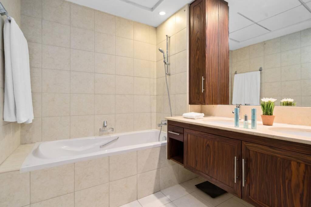 Spectacular Burj & Fountain View - Luxurious 3 Bedrooms & Maids room - The Residences