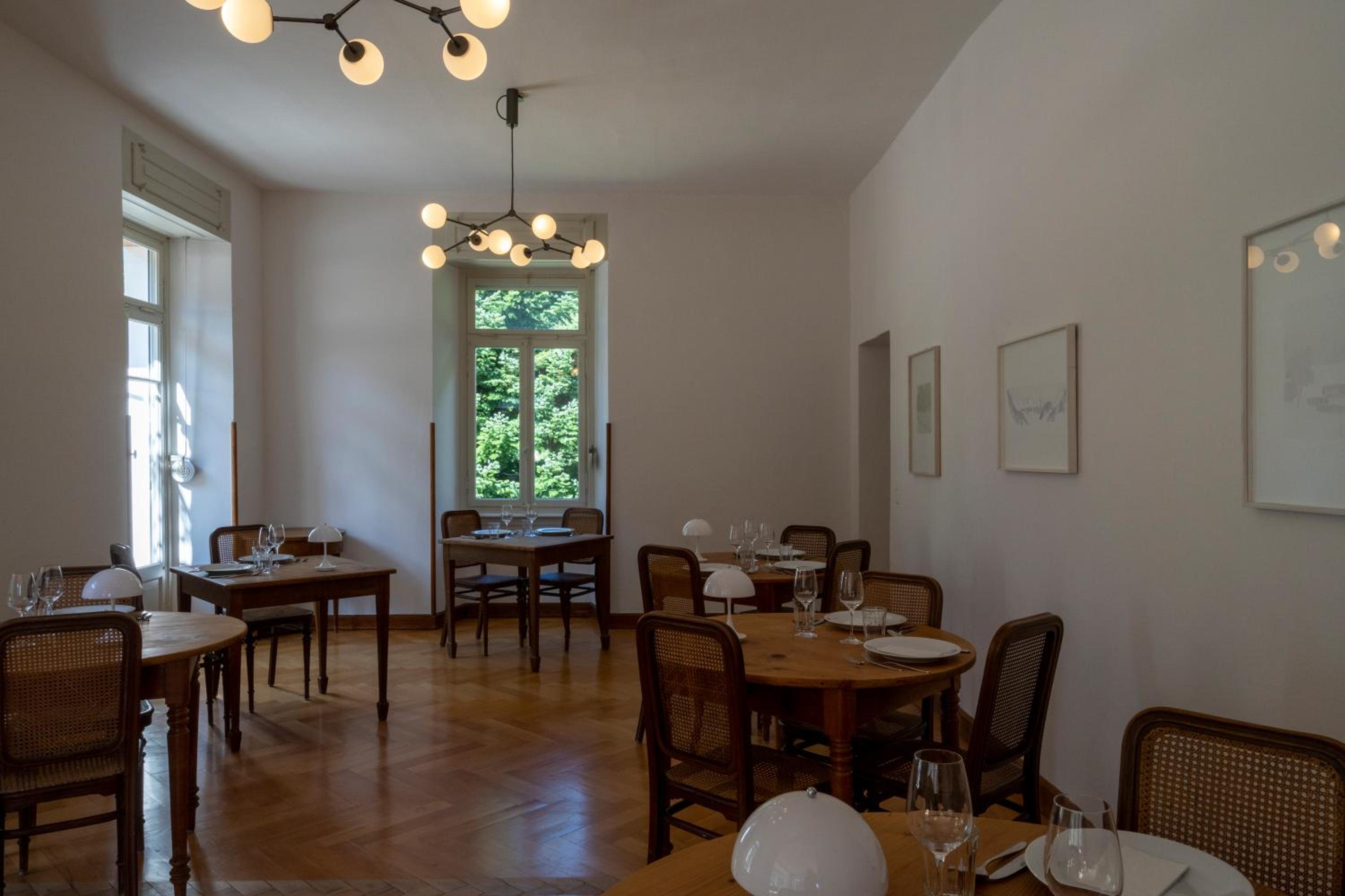 restaurant