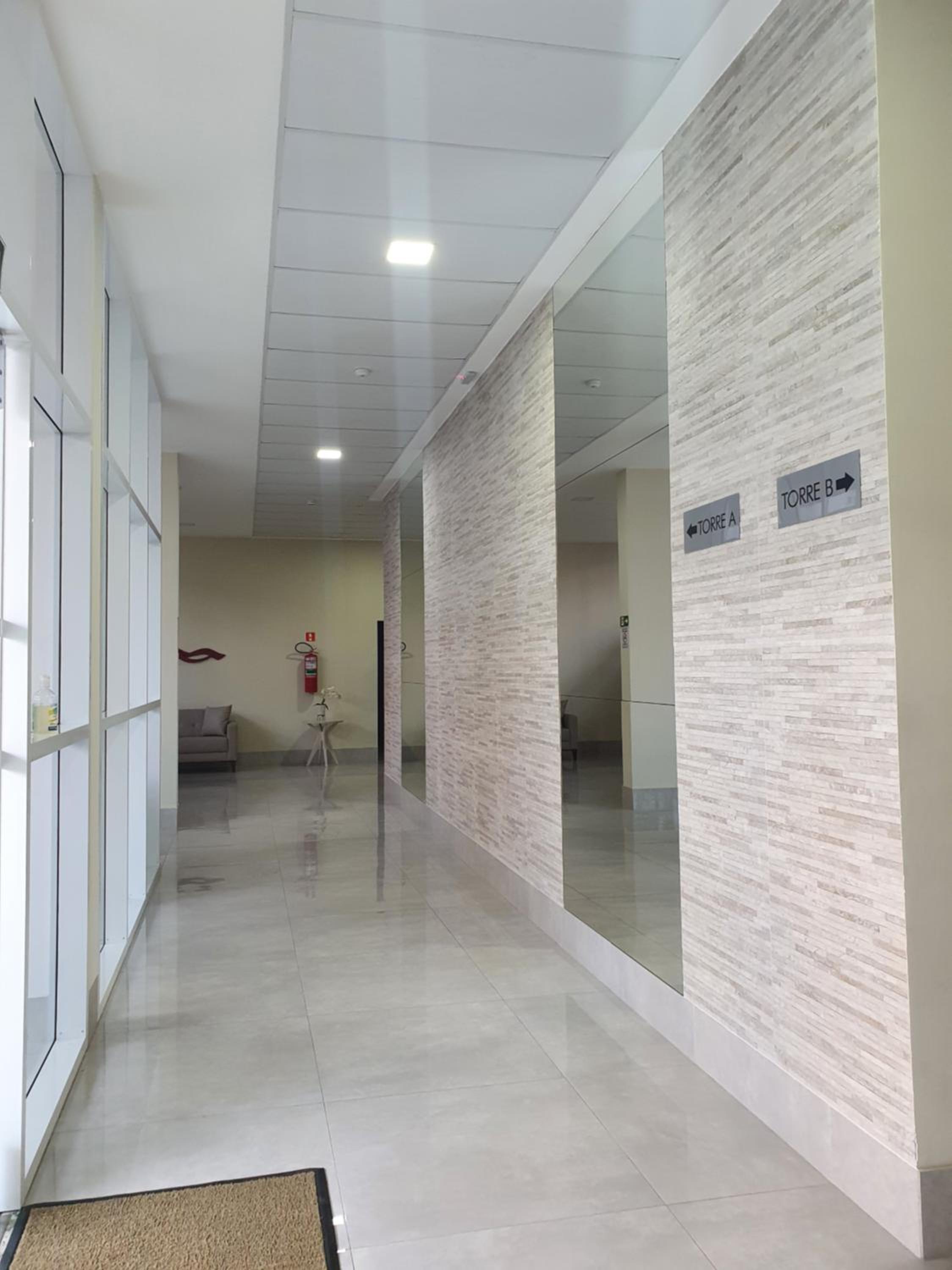 Apt com dois quartos, novo, centro de Guarapari! Varanda gourmet com vista mar, churrasqueira, Smart TV, Wi-Fi 200 MB, Lavadora de roupas e Garagem privati