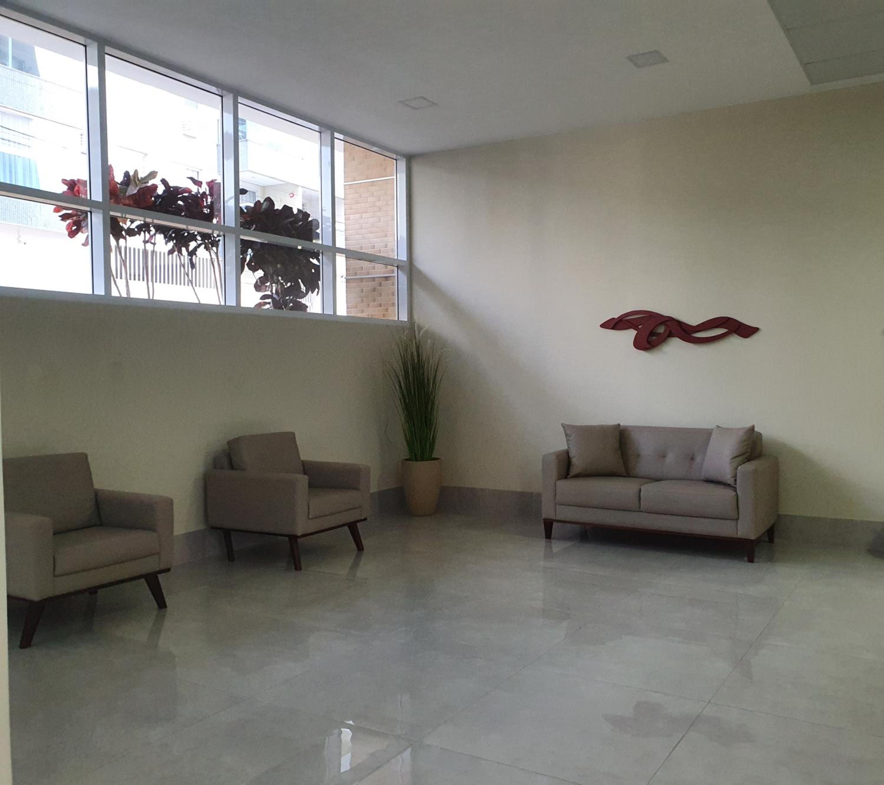Apt com dois quartos, novo, centro de Guarapari! Varanda gourmet com vista mar, churrasqueira, Smart TV, Wi-Fi 200 MB, Lavadora de roupas e Garagem privati