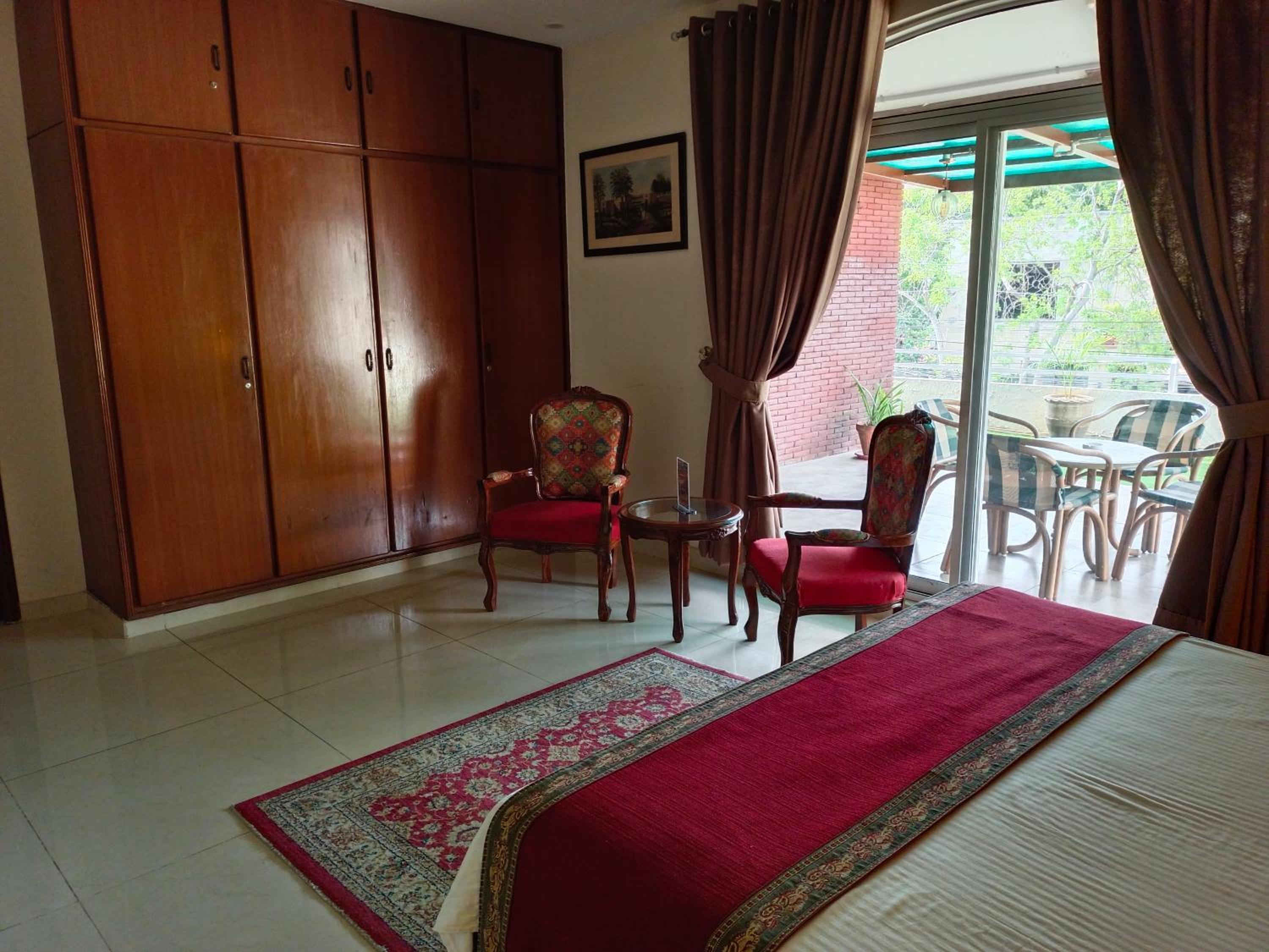 Hotel Gulberg Grand