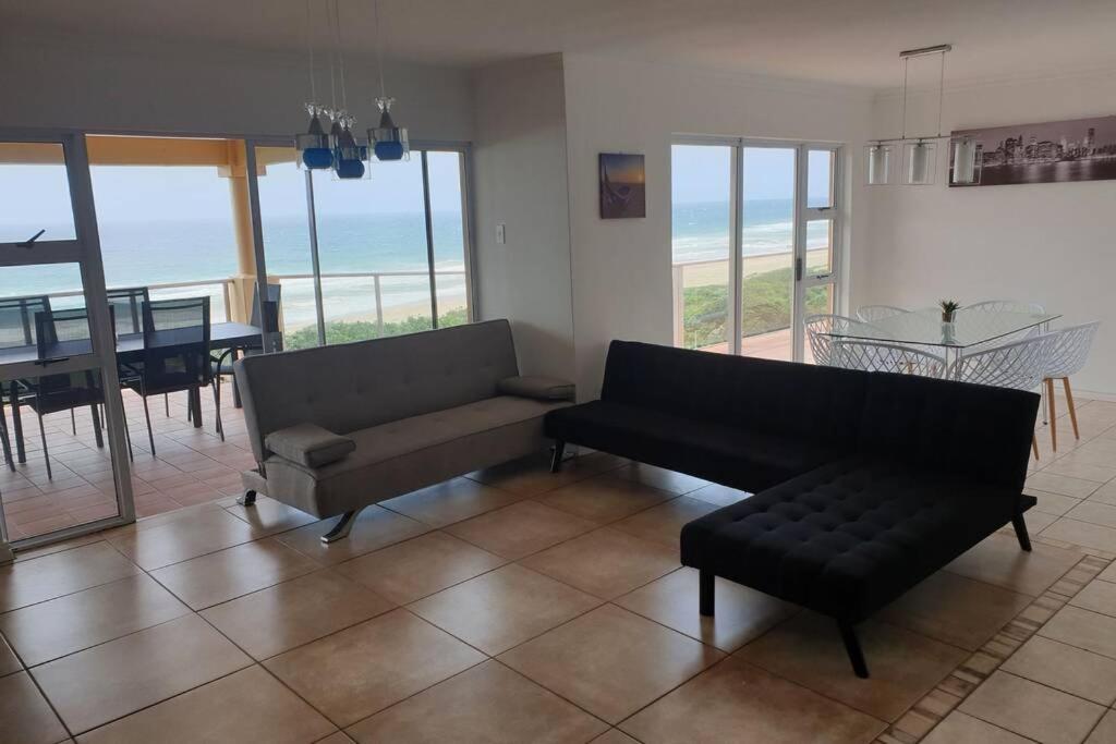 La Mer Stunning Beachfront Apartment view 3