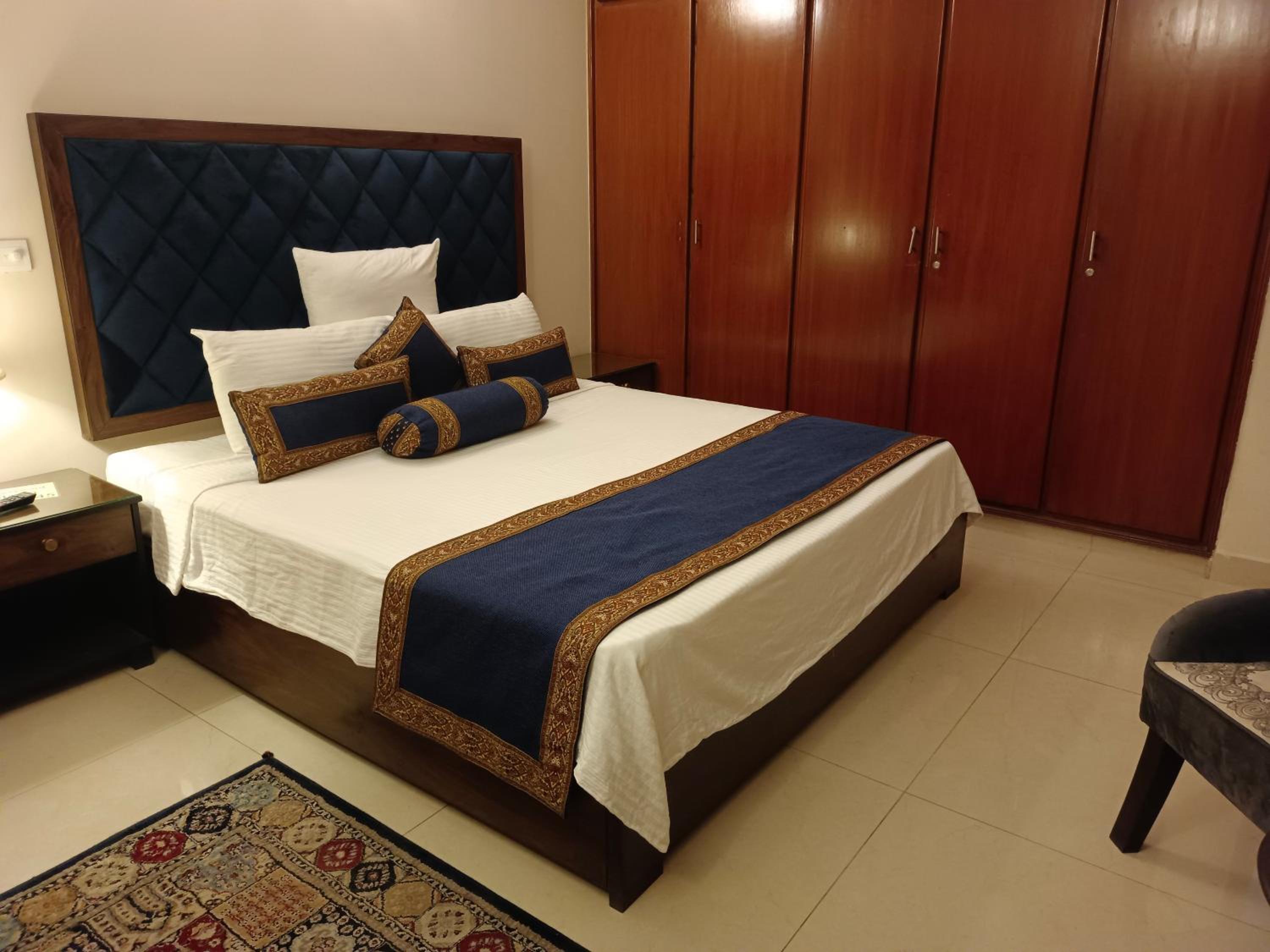 Hotel Gulberg Grand