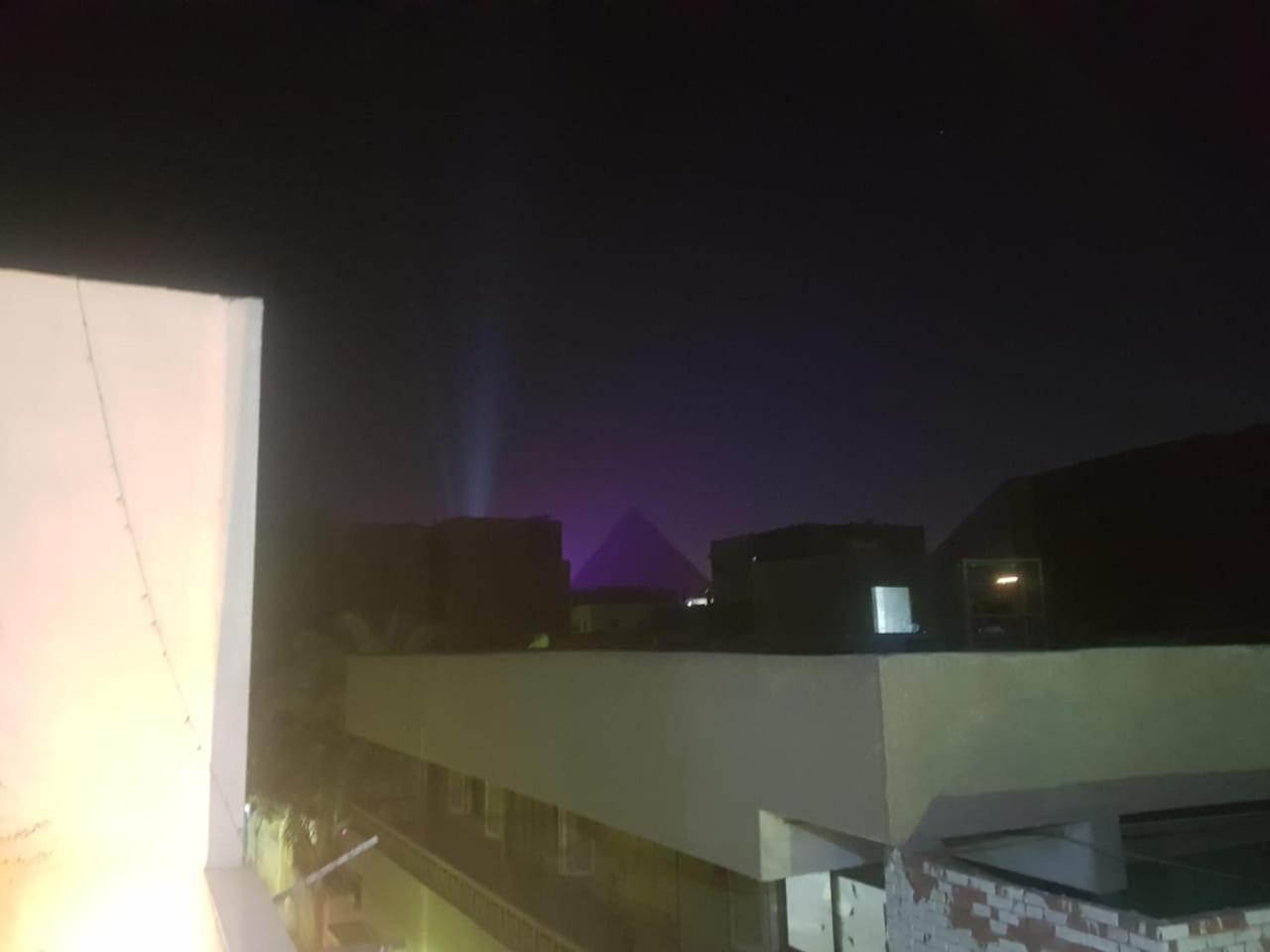 Jana Pyramids view inn