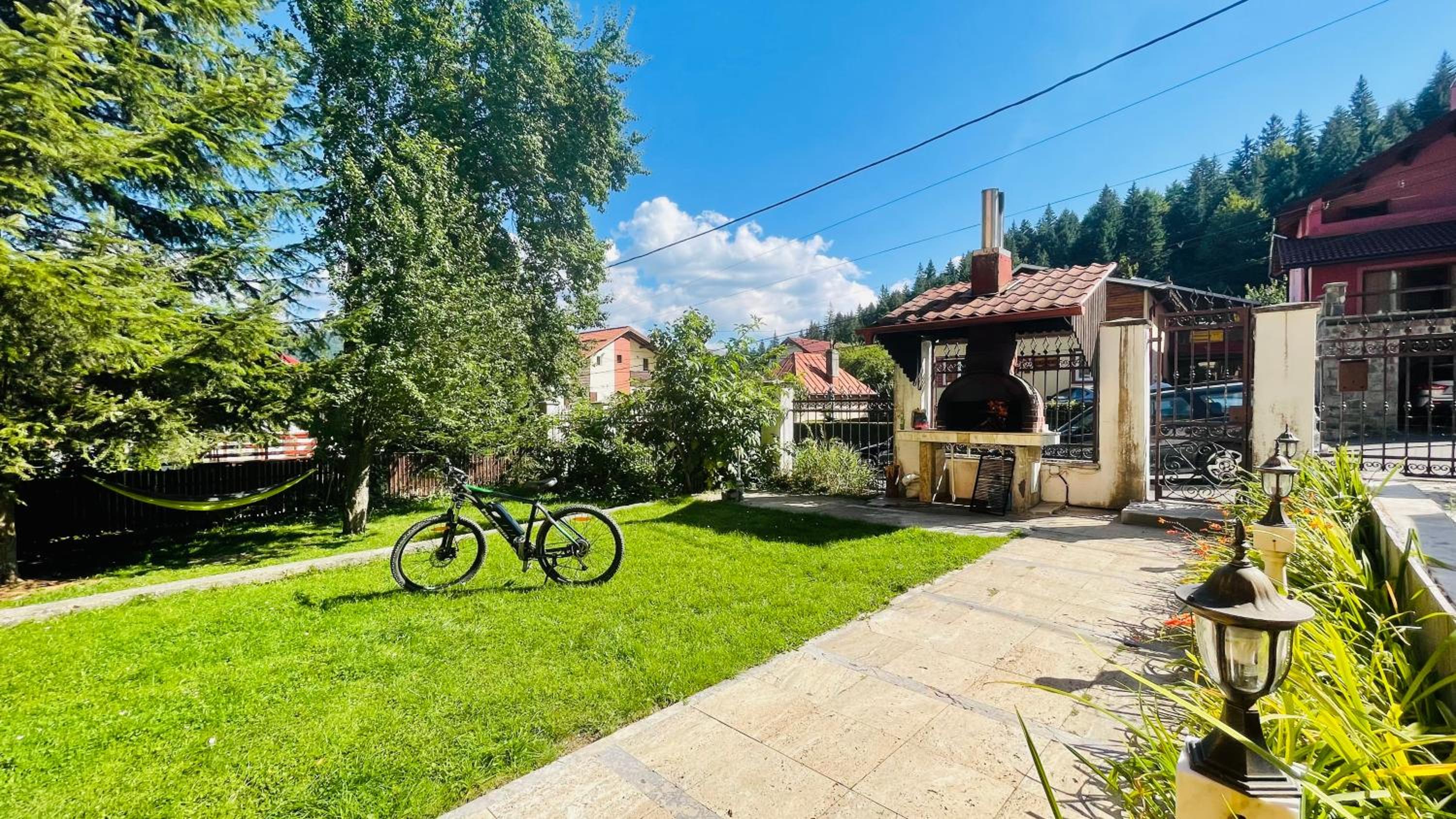 Pensiunea Luminita la 50m de Partia Kalinderu view 3