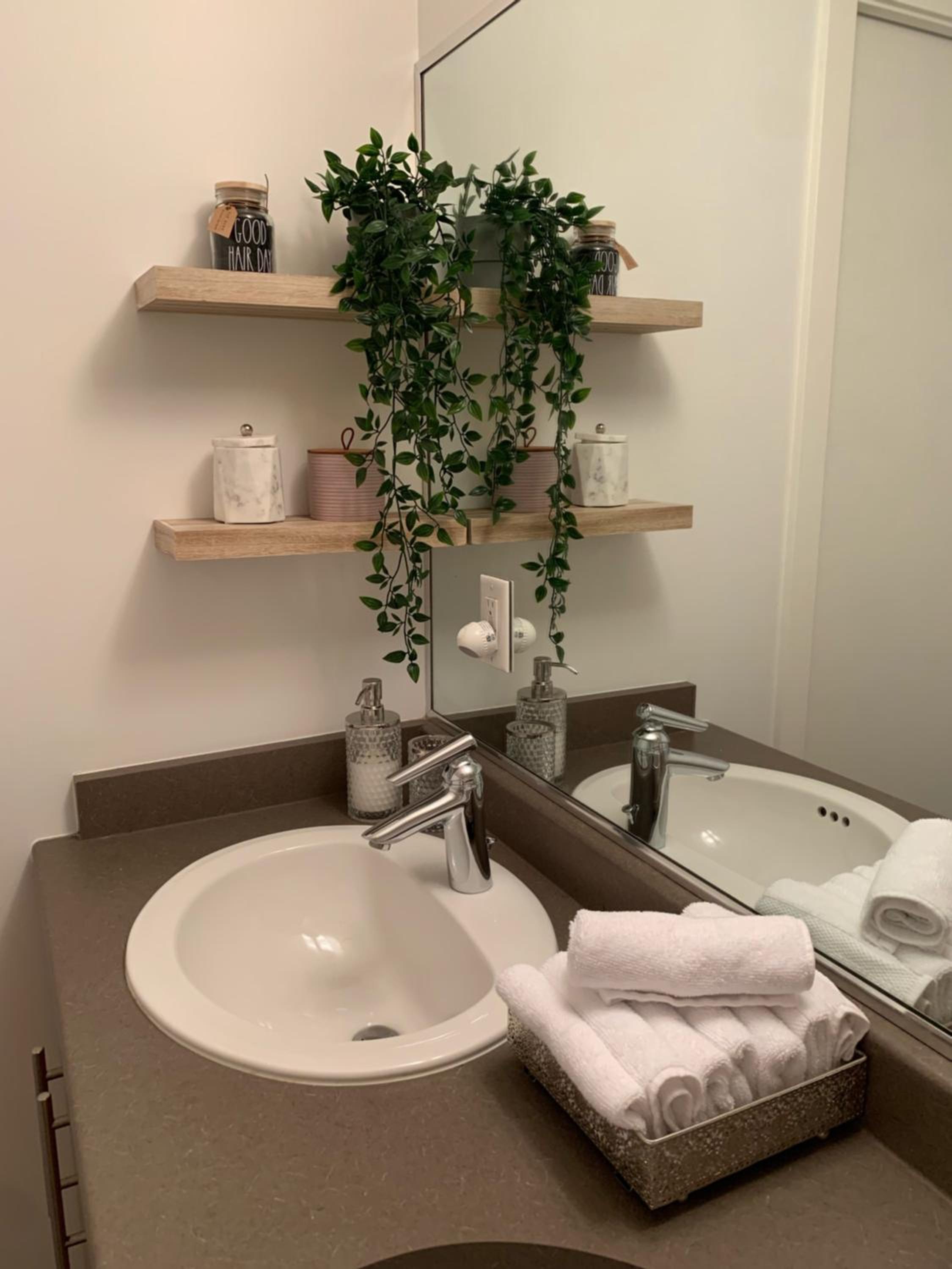 3-Bedrooms Apartment with stunning 180 water, mountain and city view Pool Hot Tub and Gym Heart of Downtown Skytrain 3mins walk Right by BC Place Rogers ar