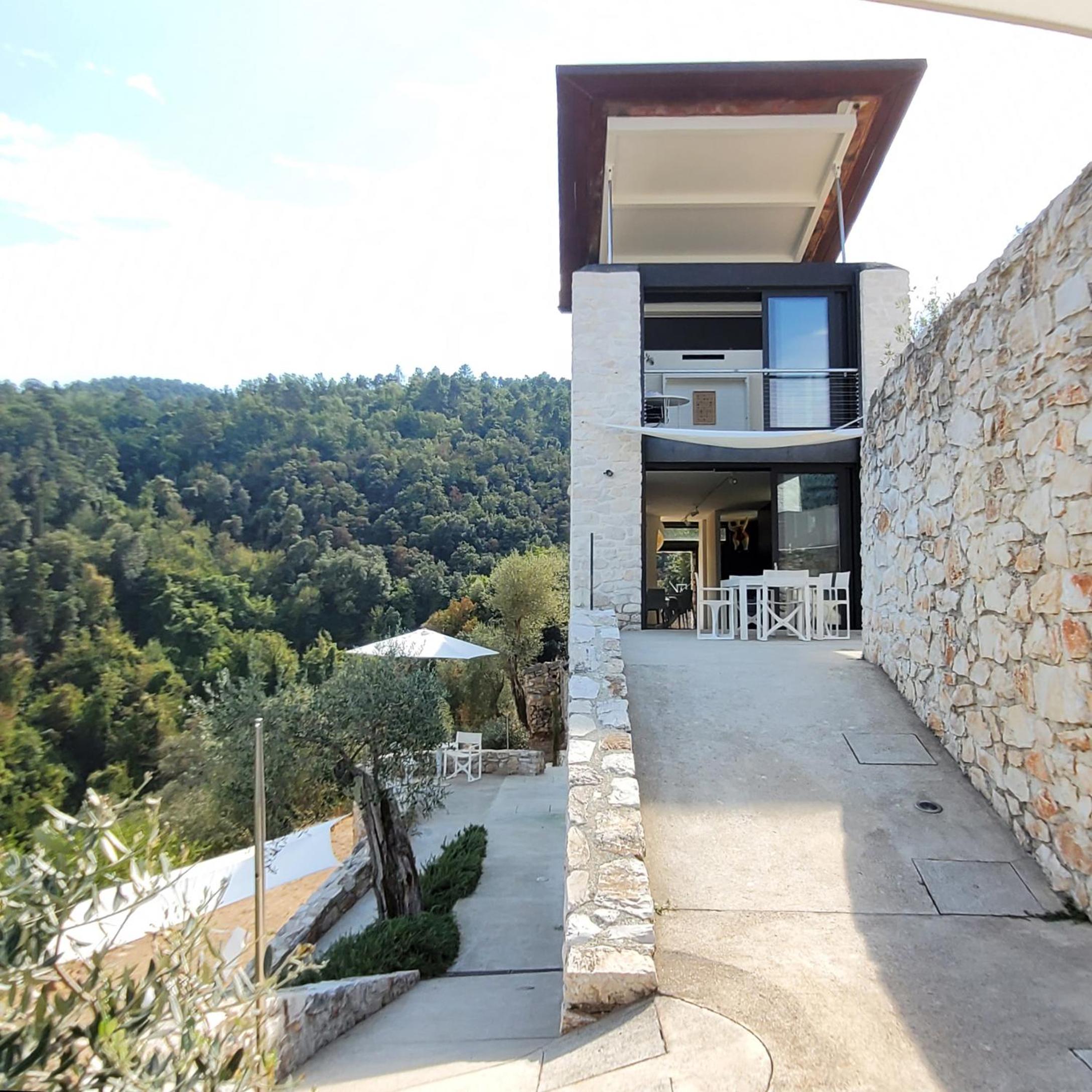 VILLETTA FARFALLINA "The unique property in the world with an openable roof"