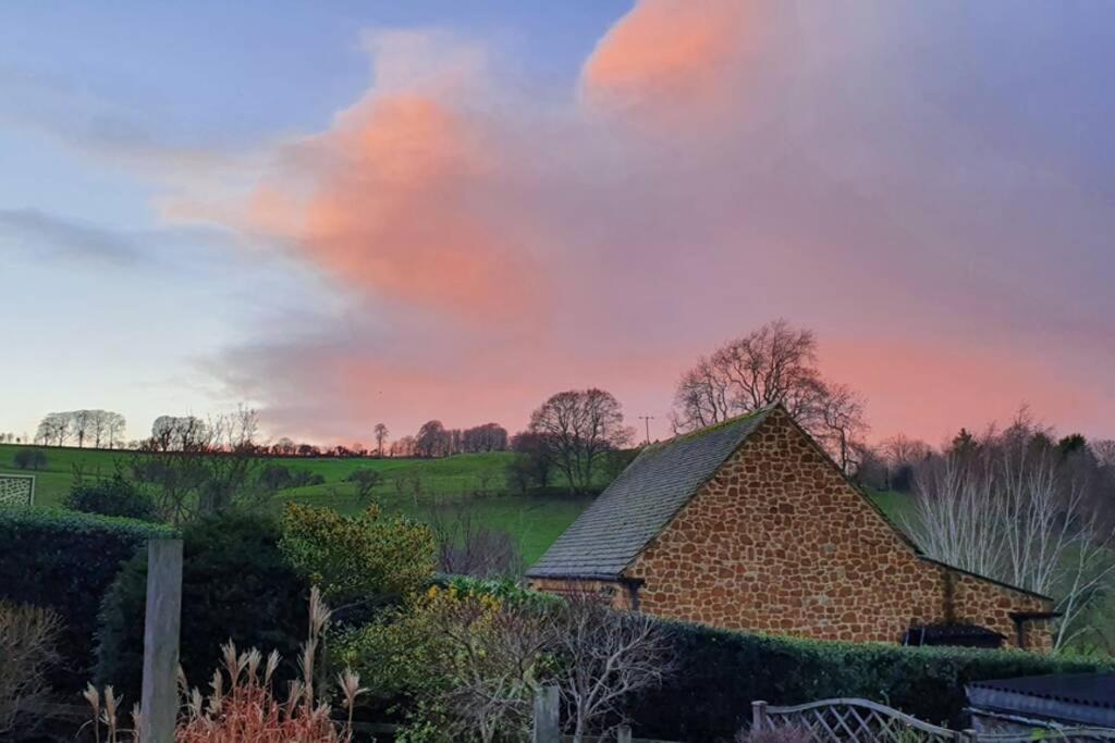 Cotswolds Cottage Ilmington with Wood Burning Stove & BBQ - pet friendly view 5