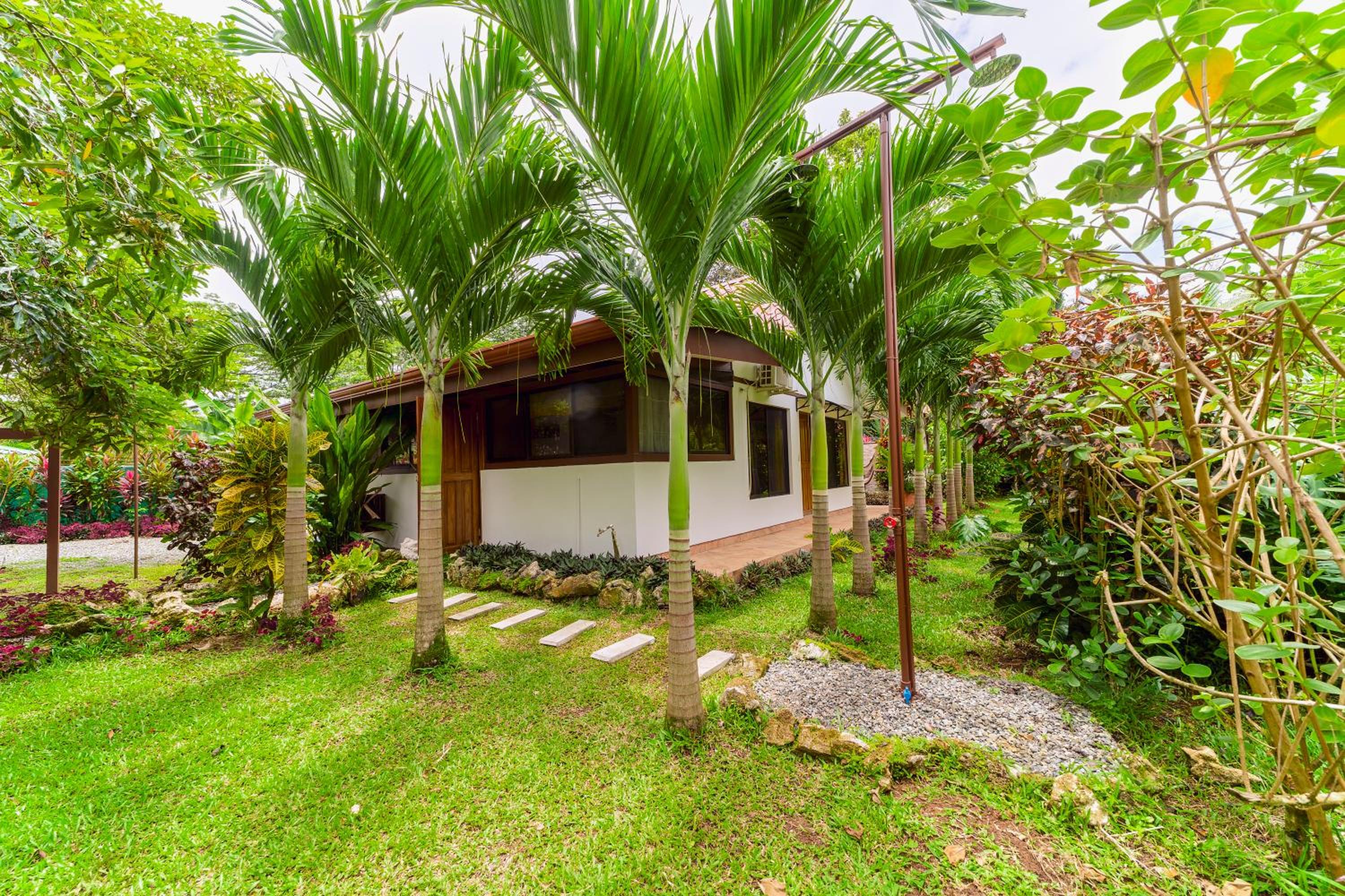 Hotel Casa Blossom - Beach Paradise Retreat