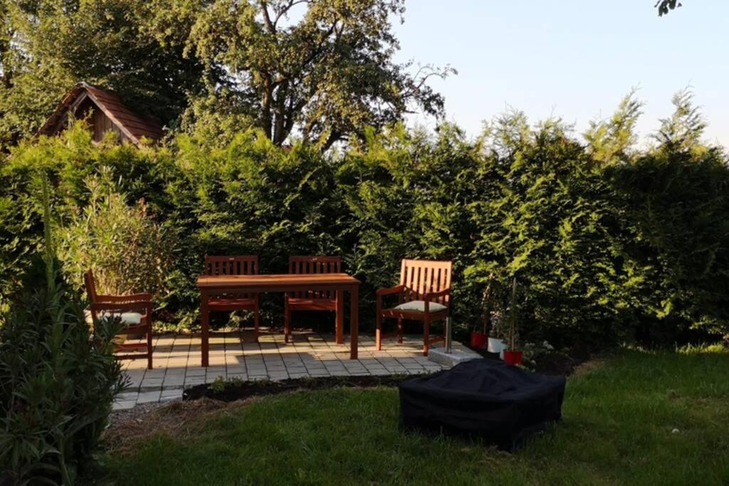 Souterrain Apartment mit Gartenblick