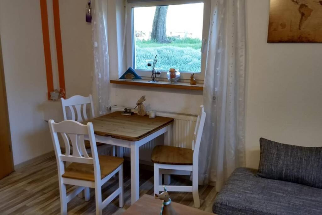 Souterrain Apartment mit Gartenblick en Lachen — dining