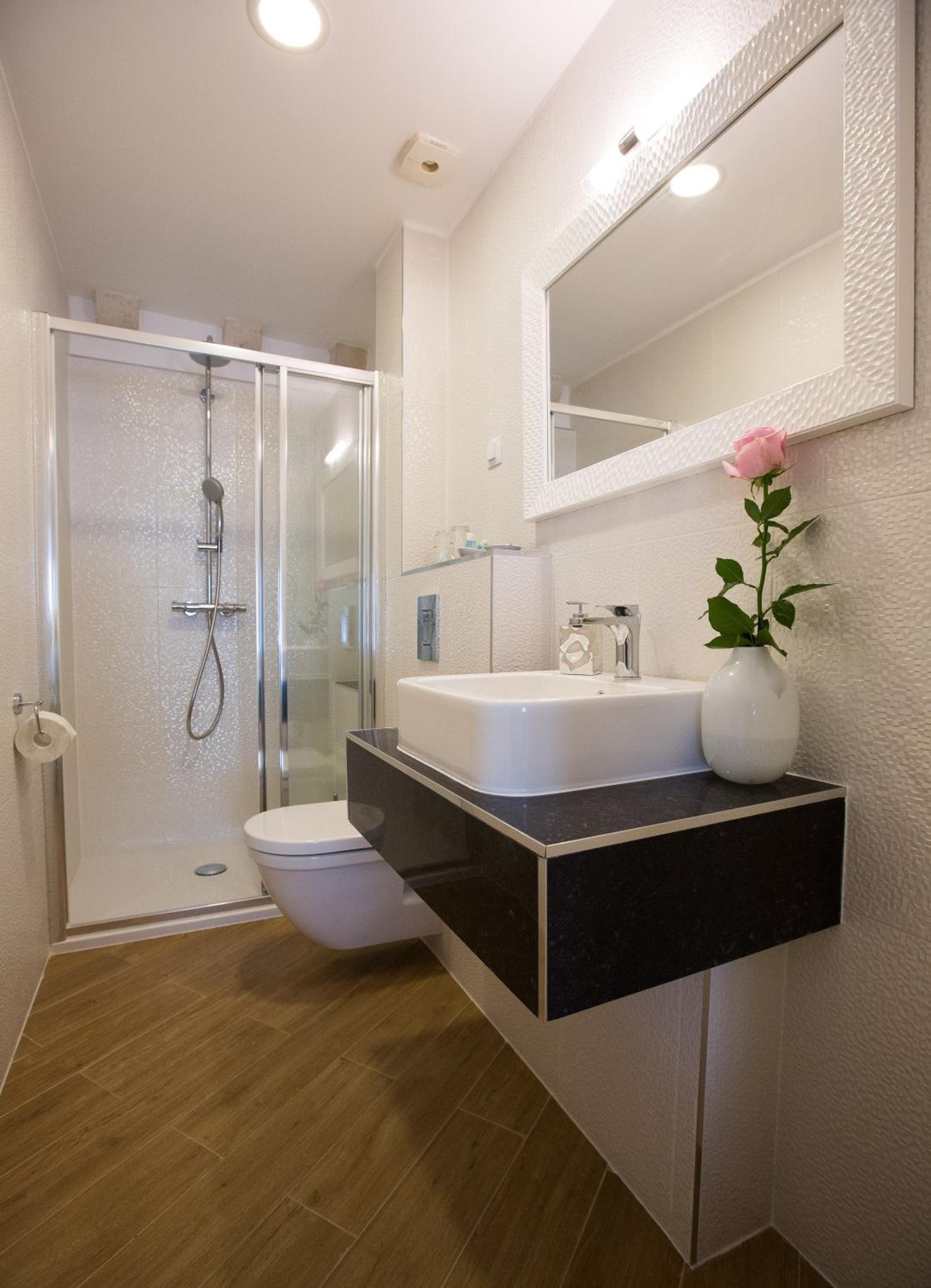 Villa Flores Room