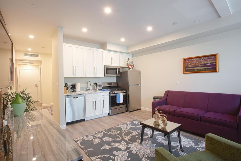 3 Floor TownHouse Next to Downtown Max 12 sleepers view 2