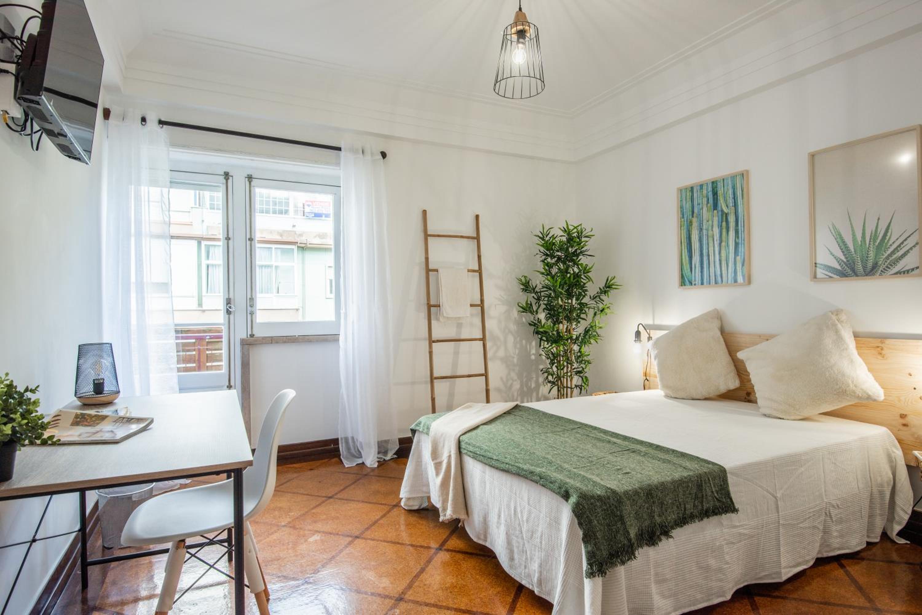 Santos Mattos Guesthouse & Apartments by Lisbon with Sintra