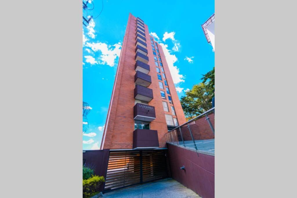 Beautiful Apartment UltraFast Internet /El Poblado view 5