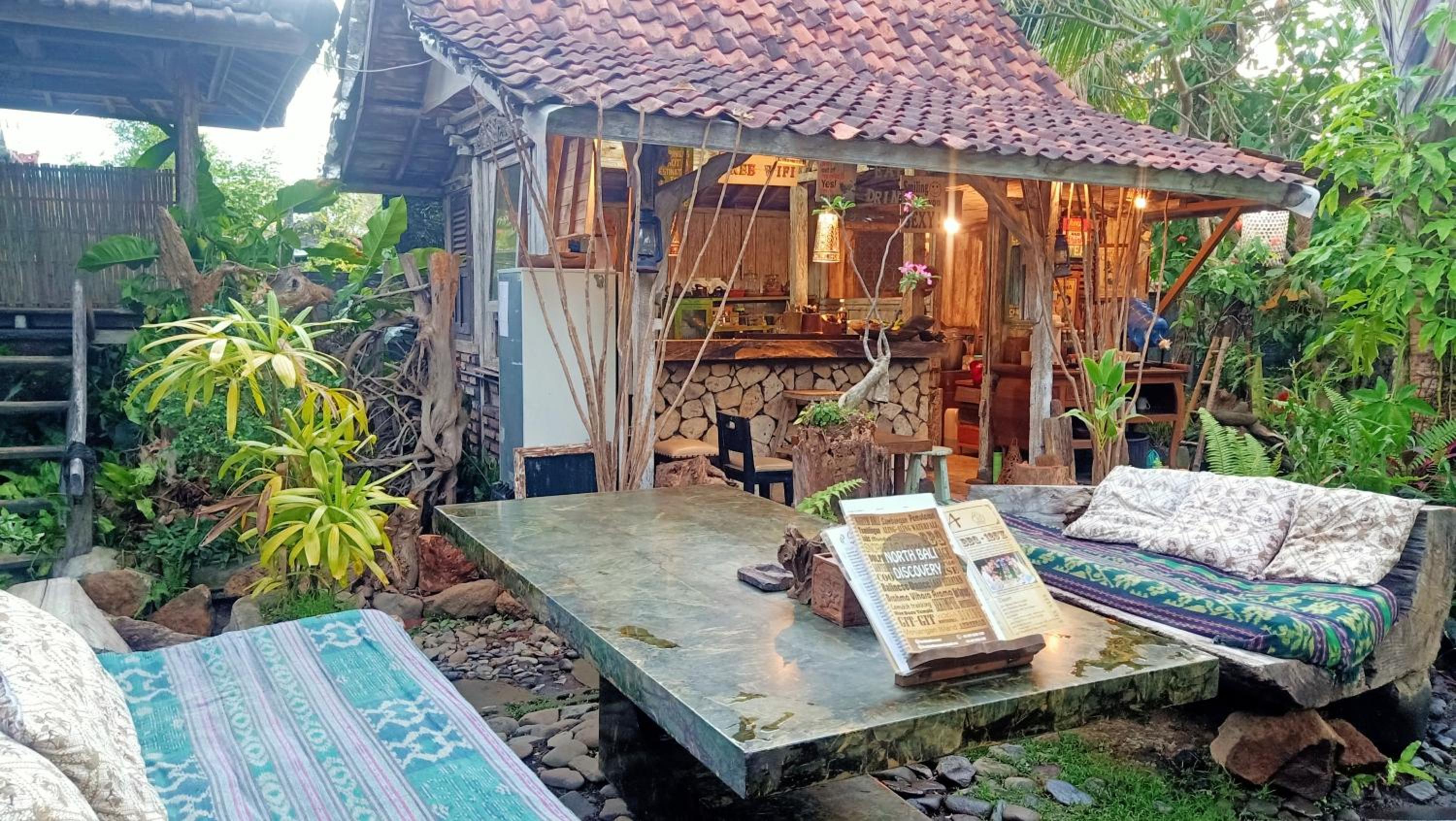 outdoor lounge