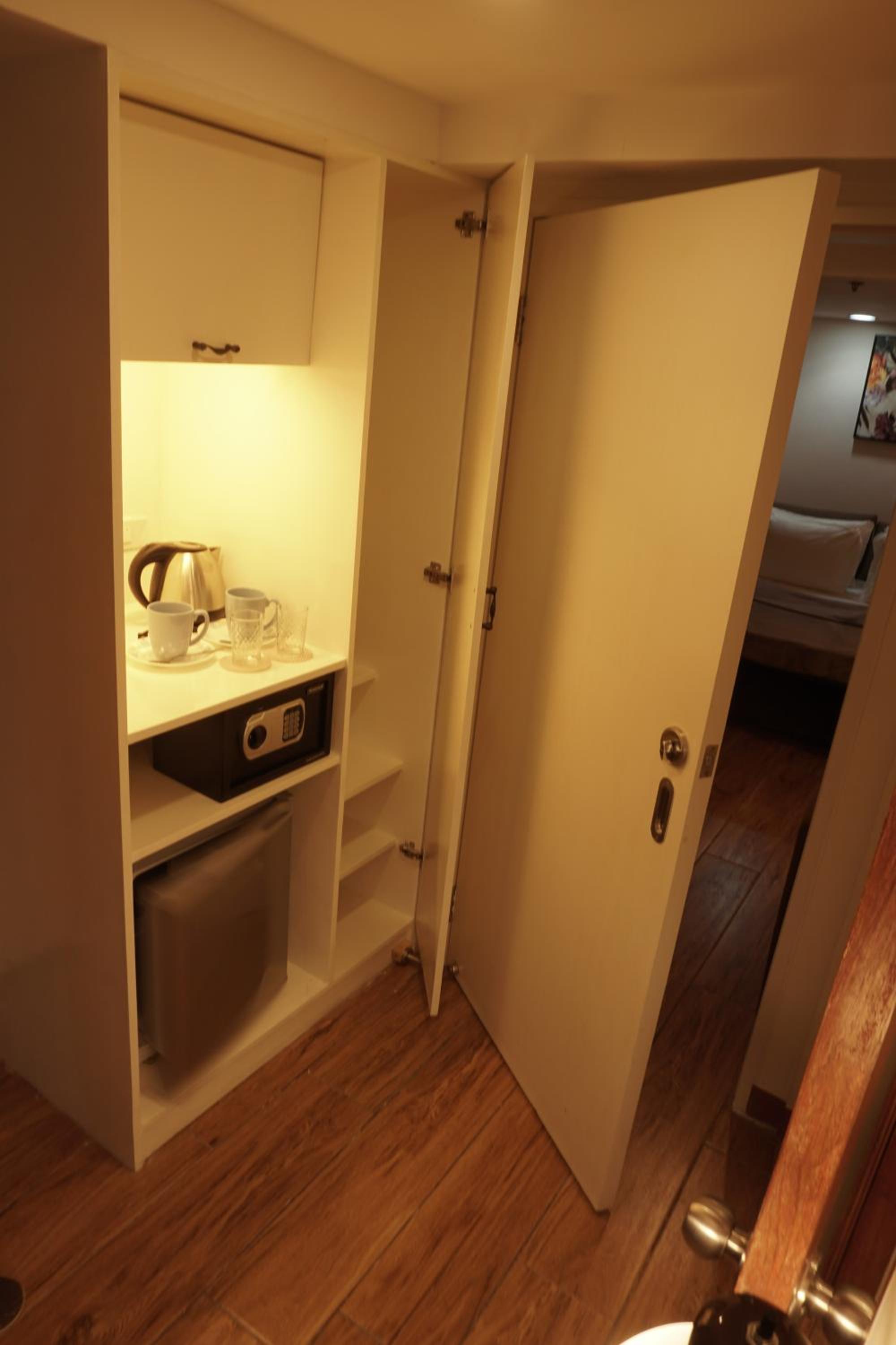 1775 Adriatico Suites