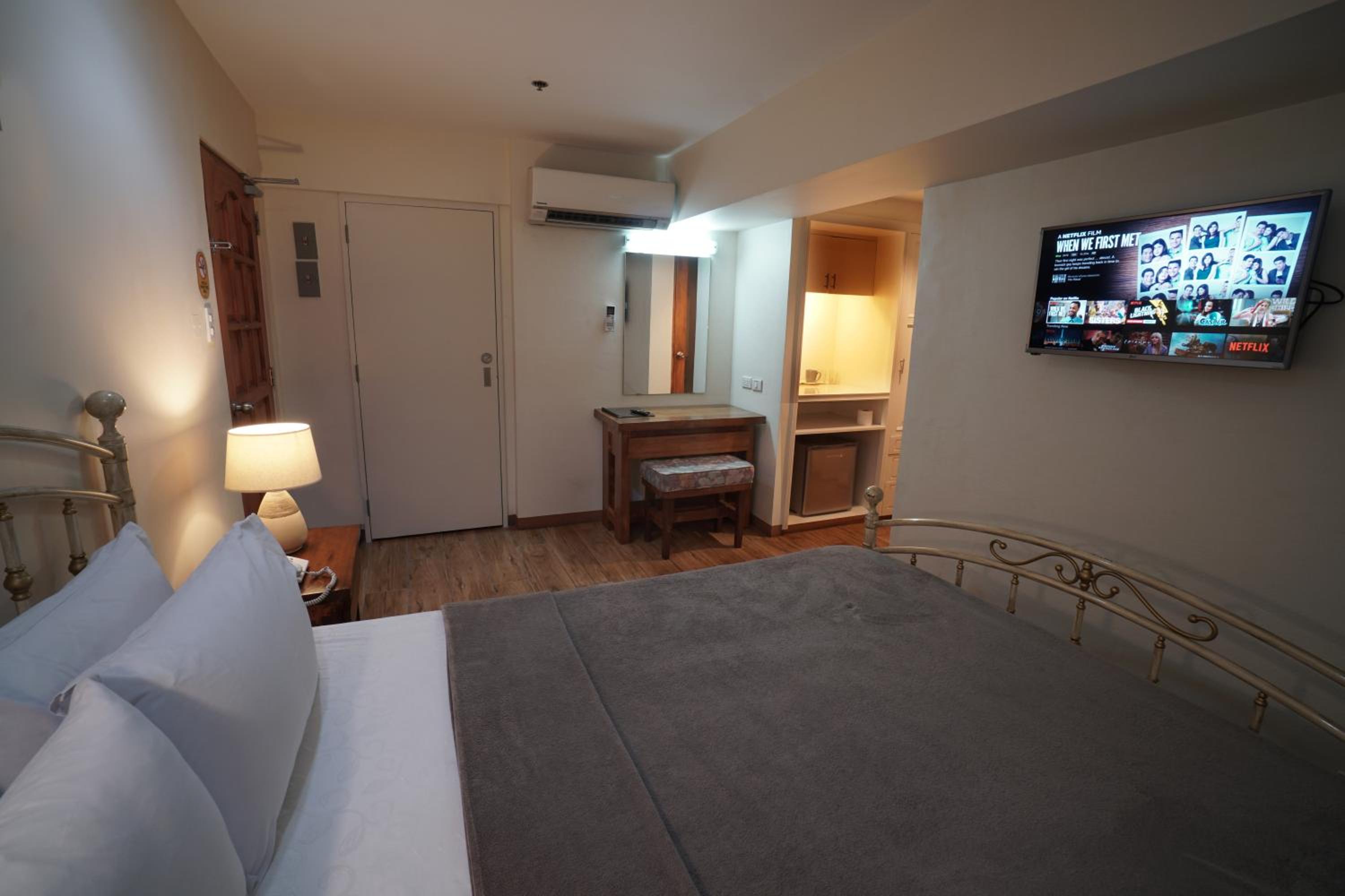 1775 Adriatico Suites