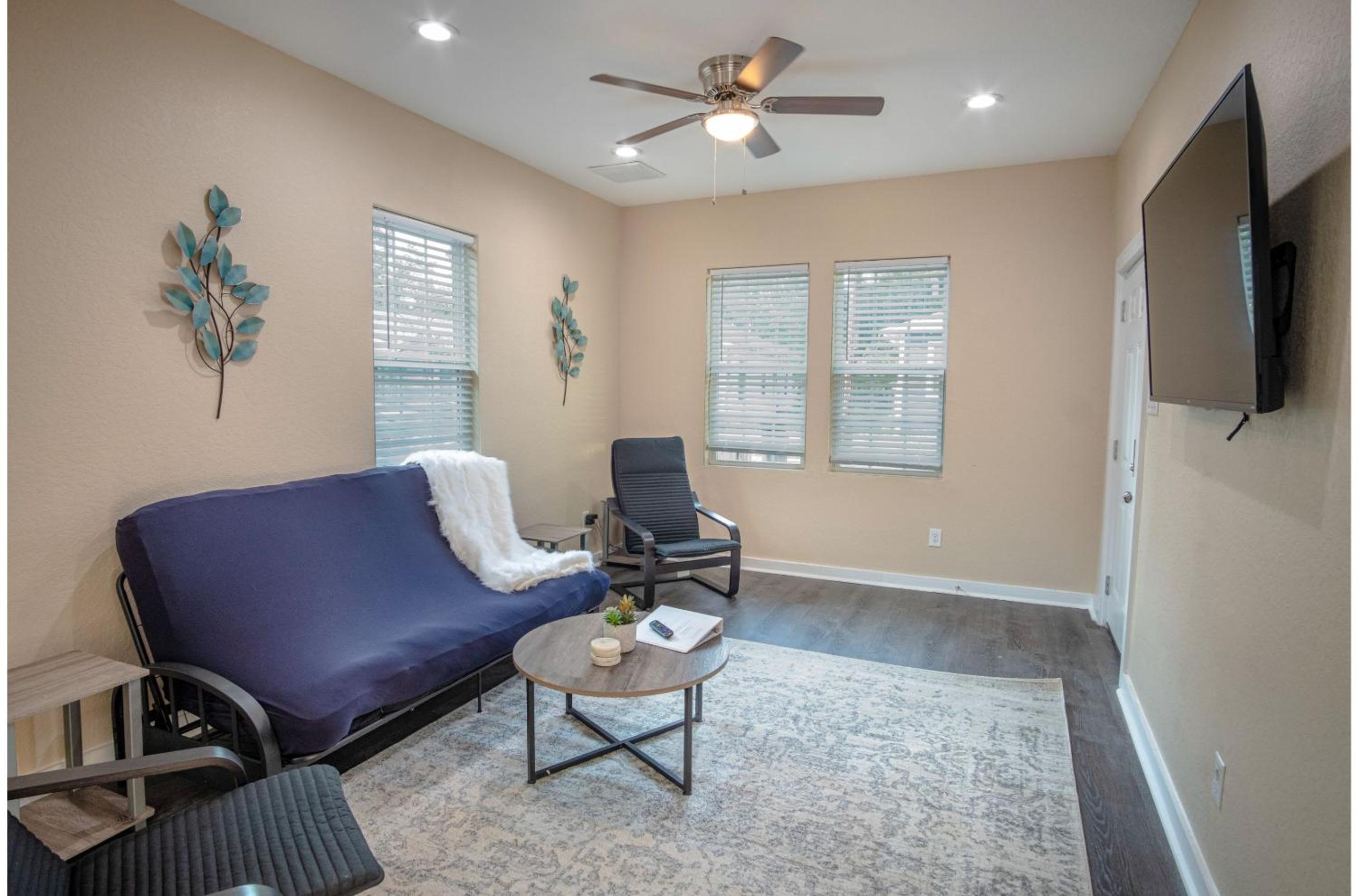 3BR2BA Remodeled House Near Downtown - Image 5