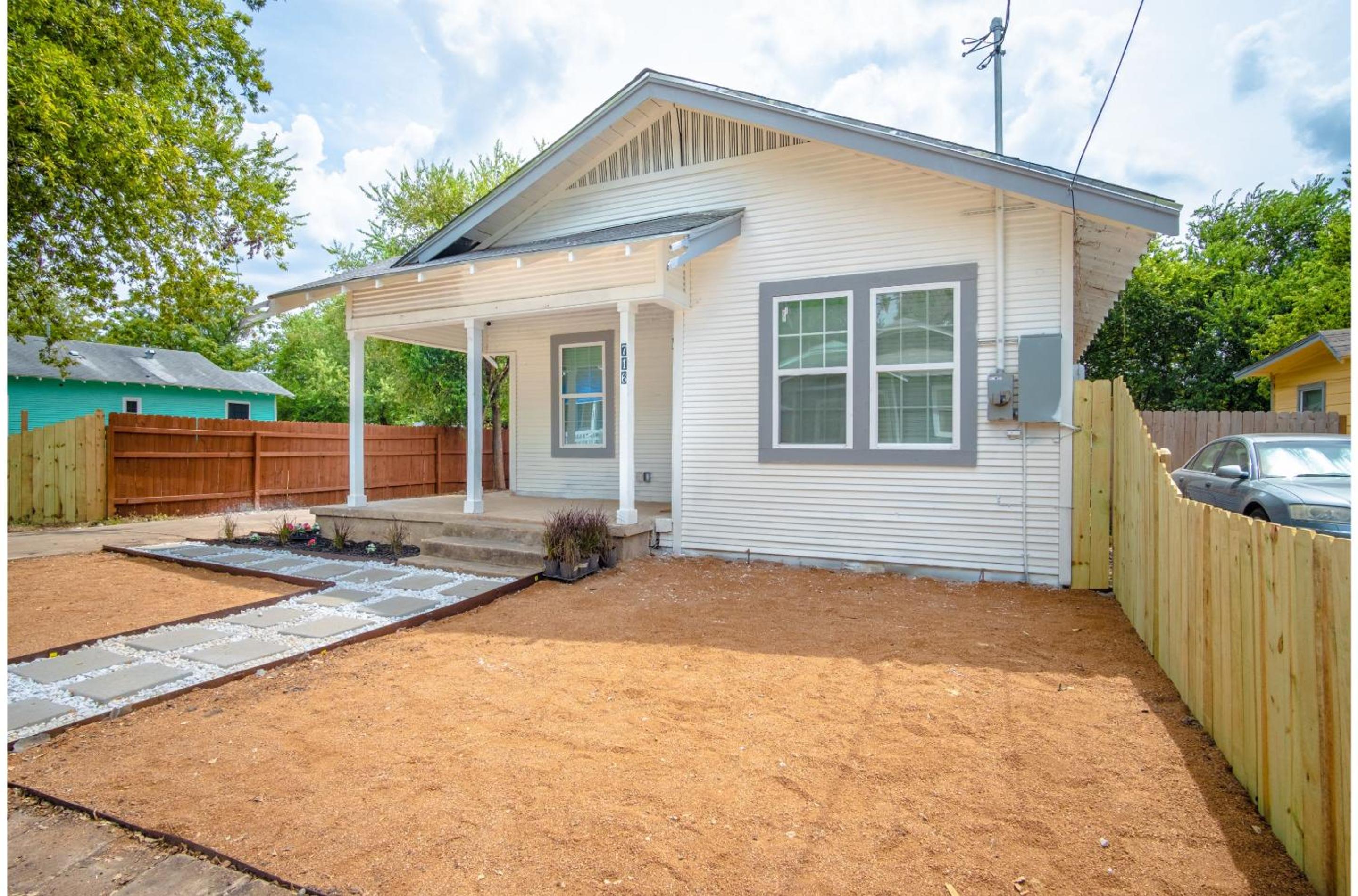 3BR2BA Remodeled House Near Downtown - Image 3