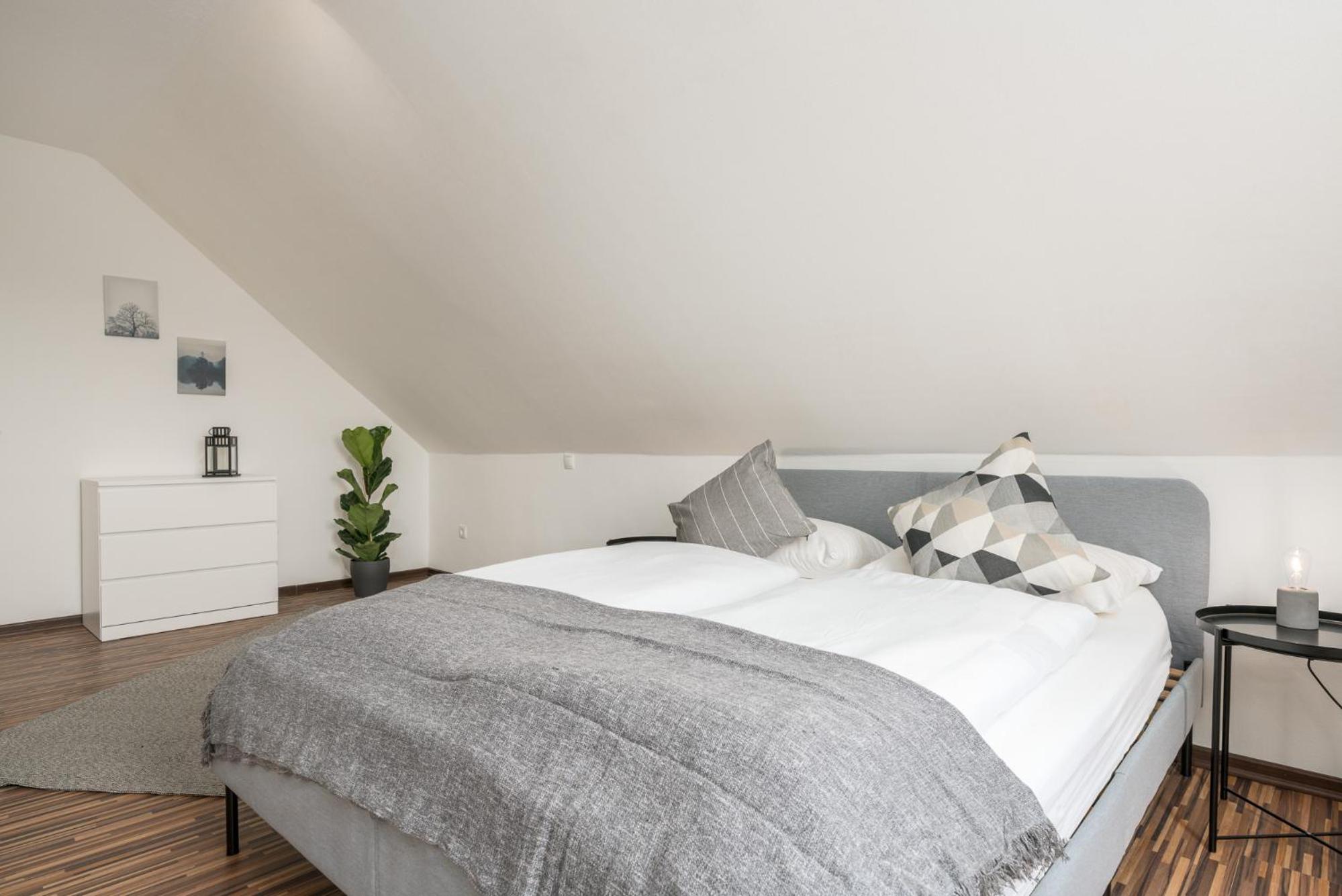 CASSEL LOFTS - Komfortable Wohnung für 4 - nahe SMA & Fulda