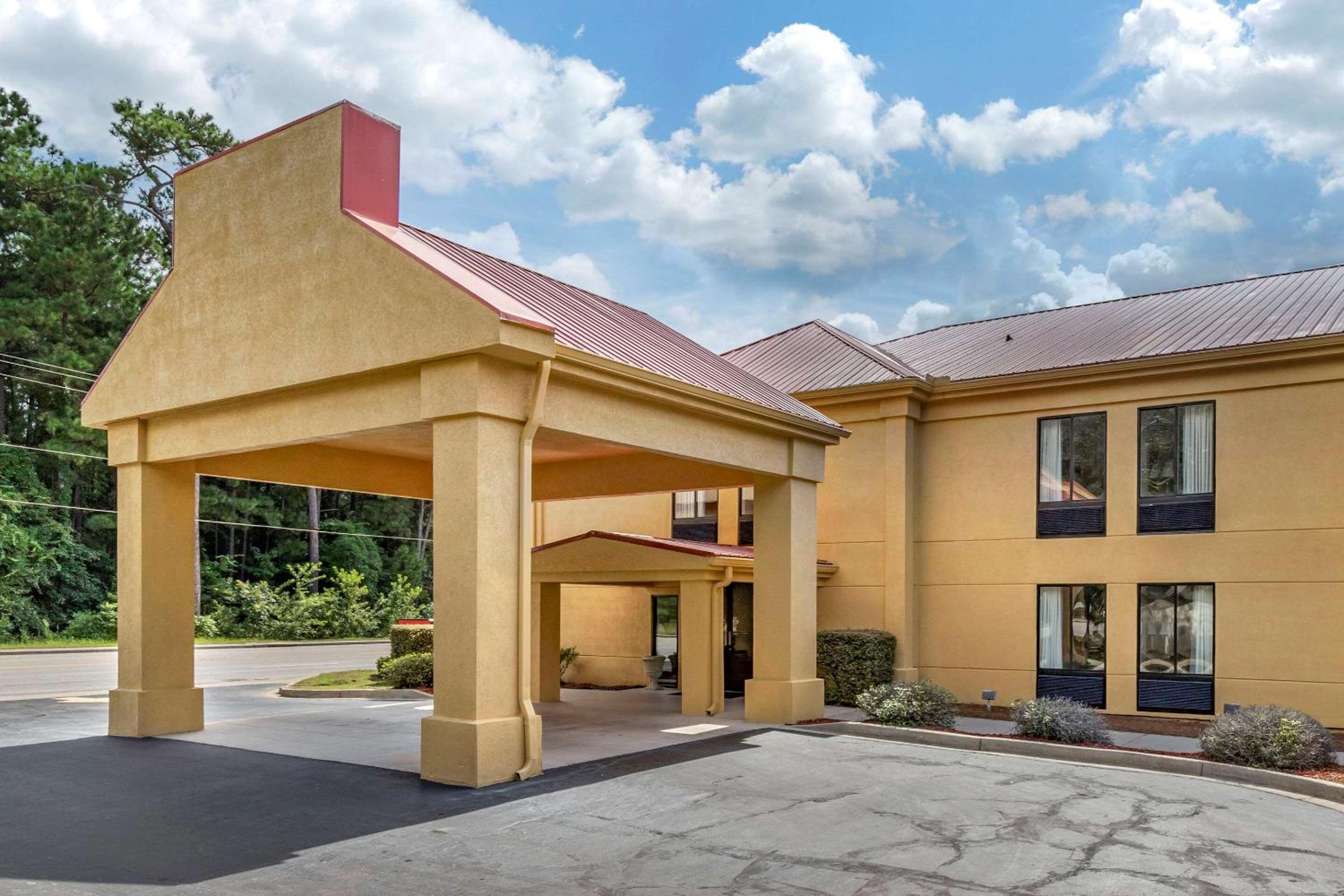 Econo Lodge Saint Stephen view 2