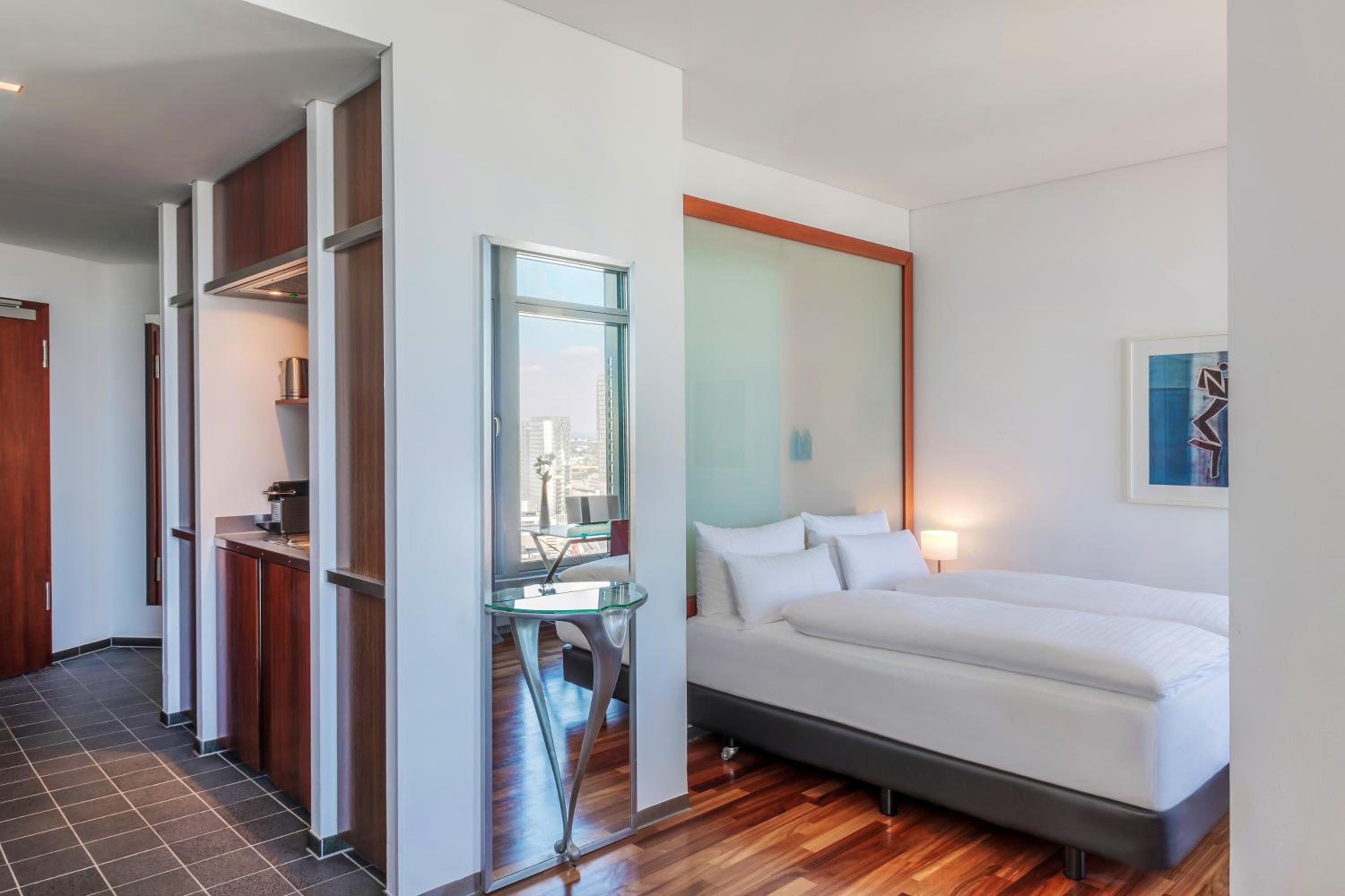 INNSiDE by Melia Frankfurt Eurotheum - Property Image 11