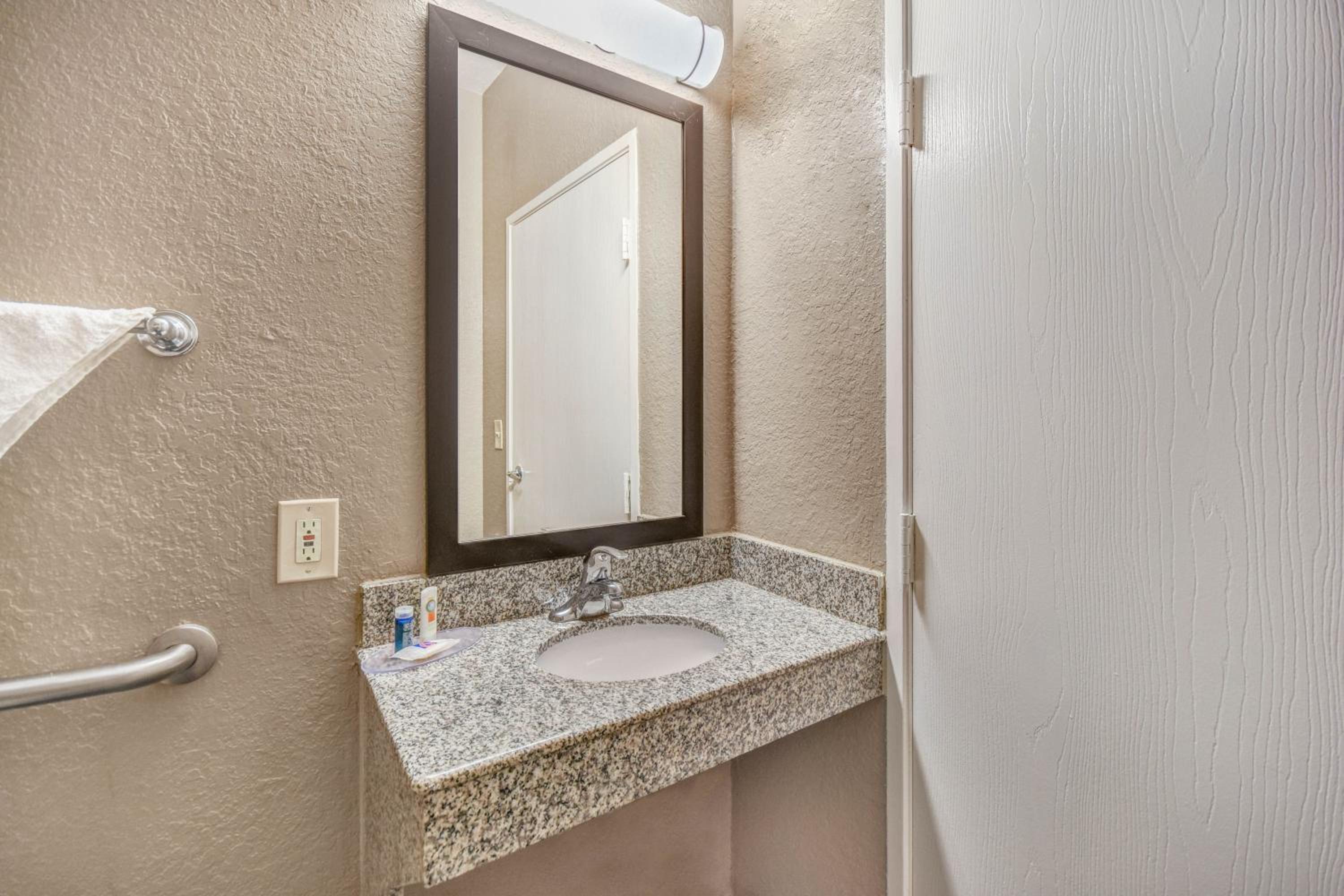 Motel 6 Humble, TX - Houston International Airport - Property Image 2