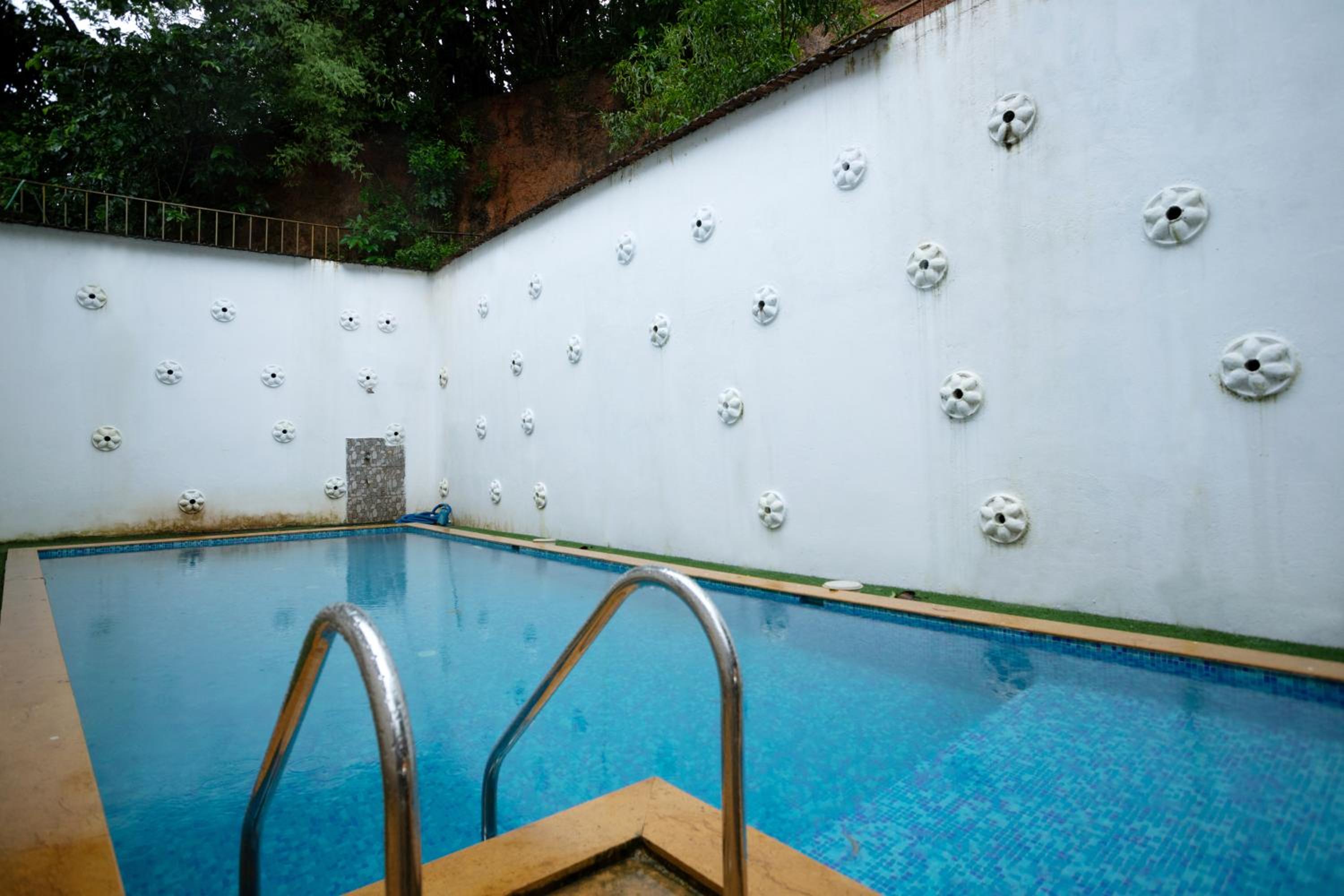 De Lagom Comforts , Comfortable Rooms with Pool & Breakfast - Near Anjuna Beach
