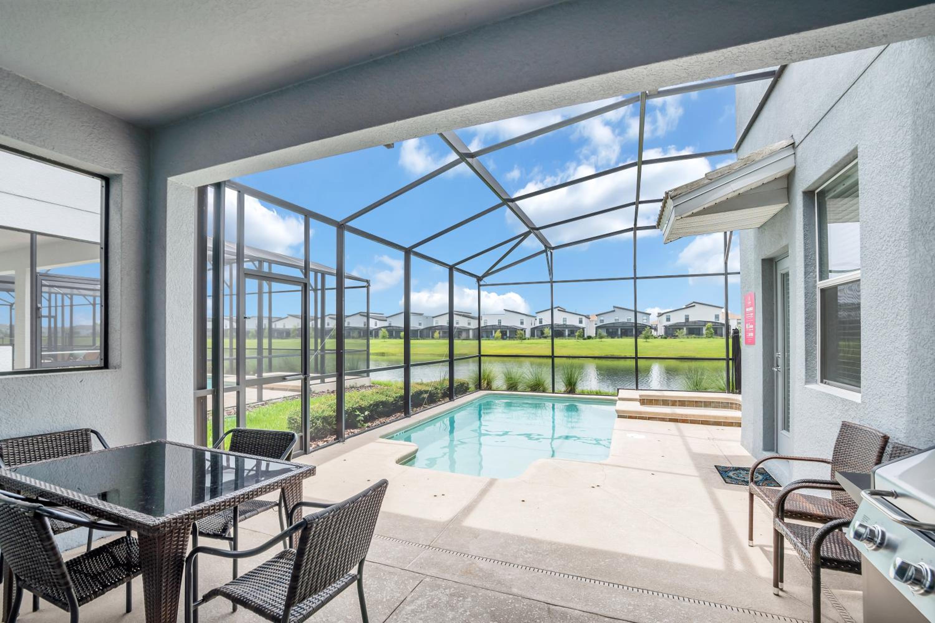 LAKEVIEW Home w Private Pool FREE Water Park - Image 2