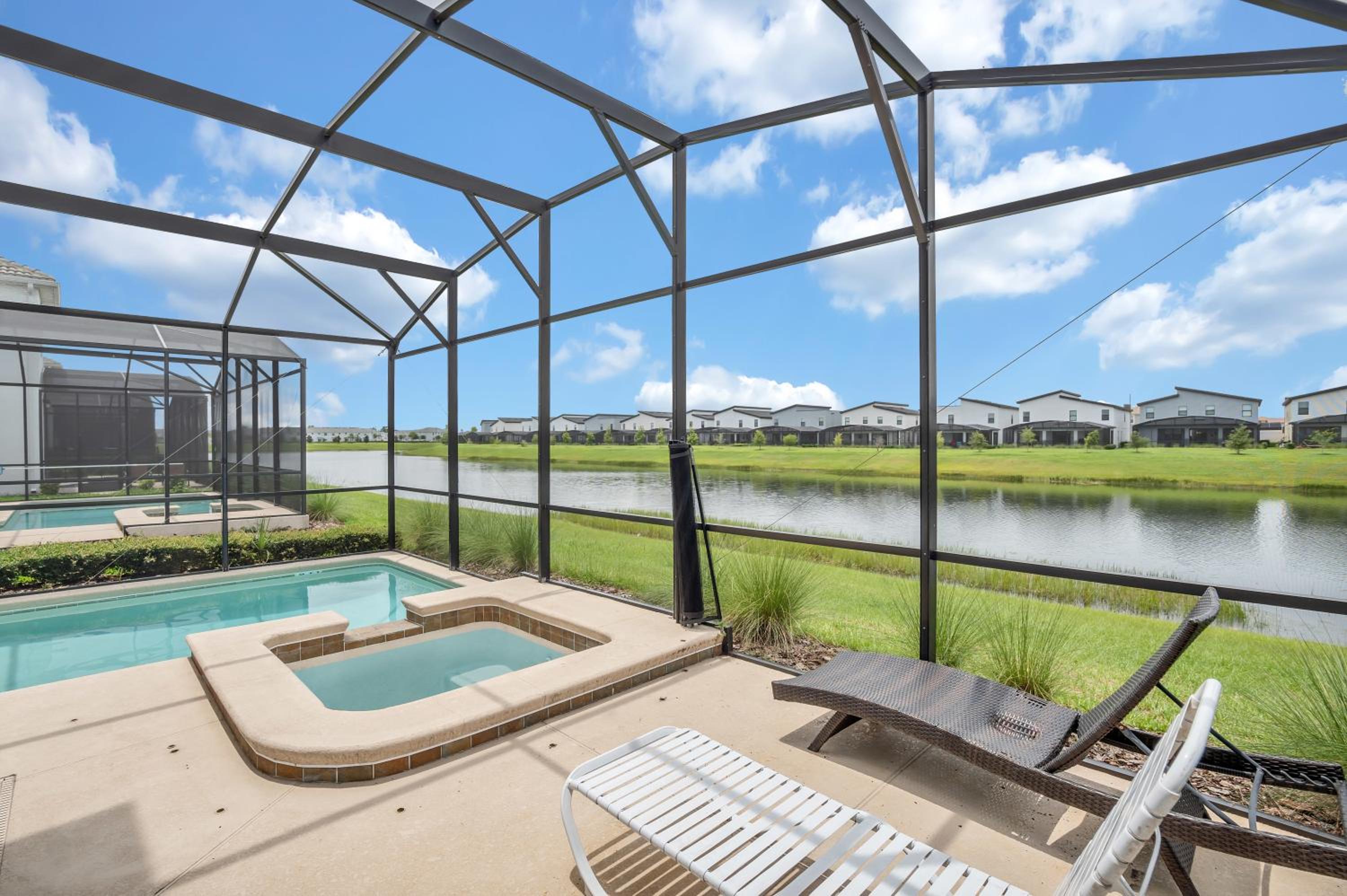 LAKEVIEW Home w Private Pool FREE Water Park - Image 4