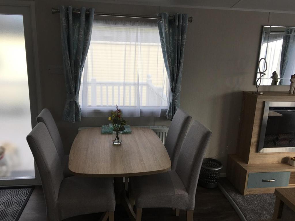6 Swan View Haven, Littlesea view 3
