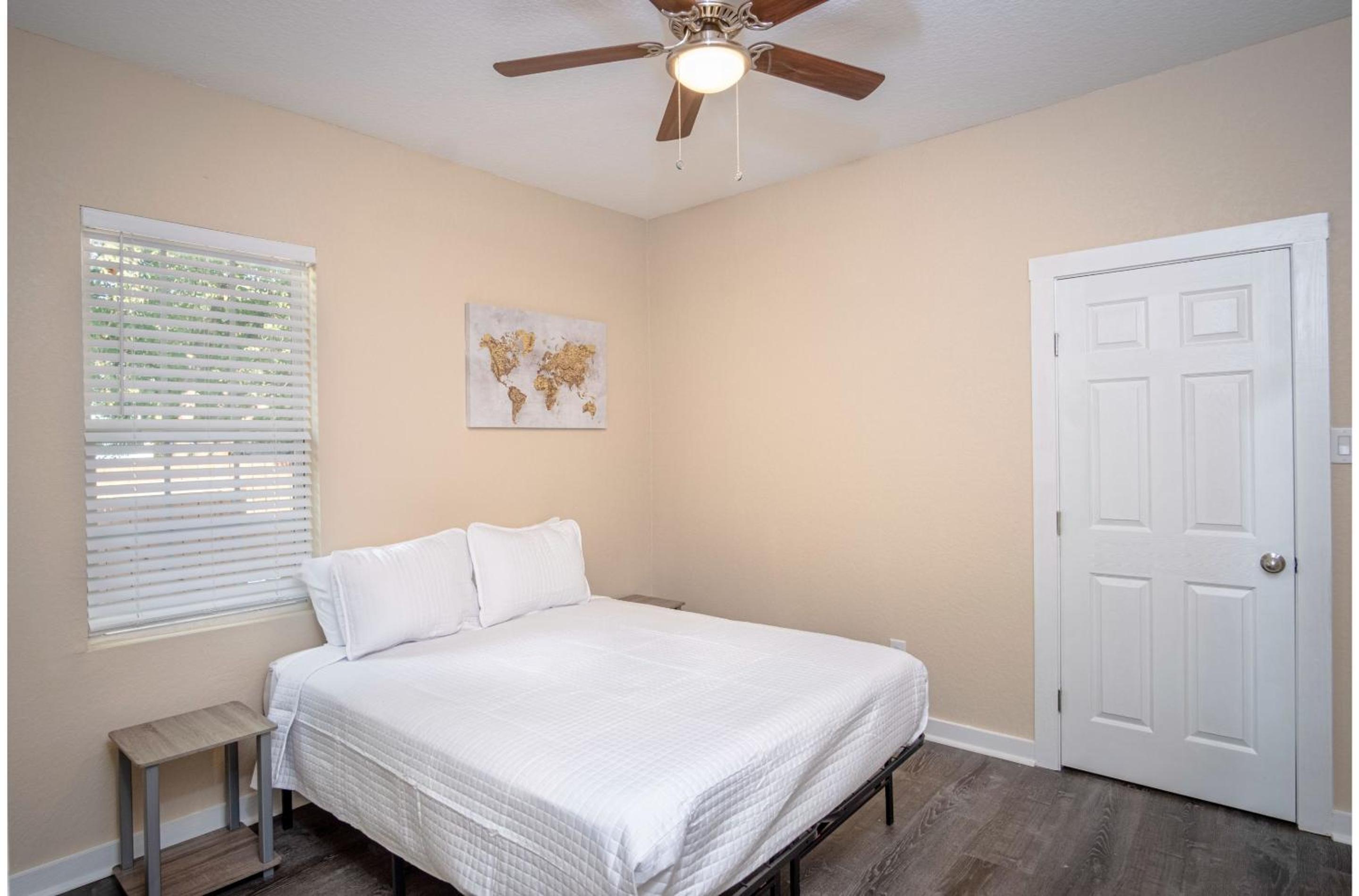 3BR2BA Remodeled House Near Downtown - Image 4